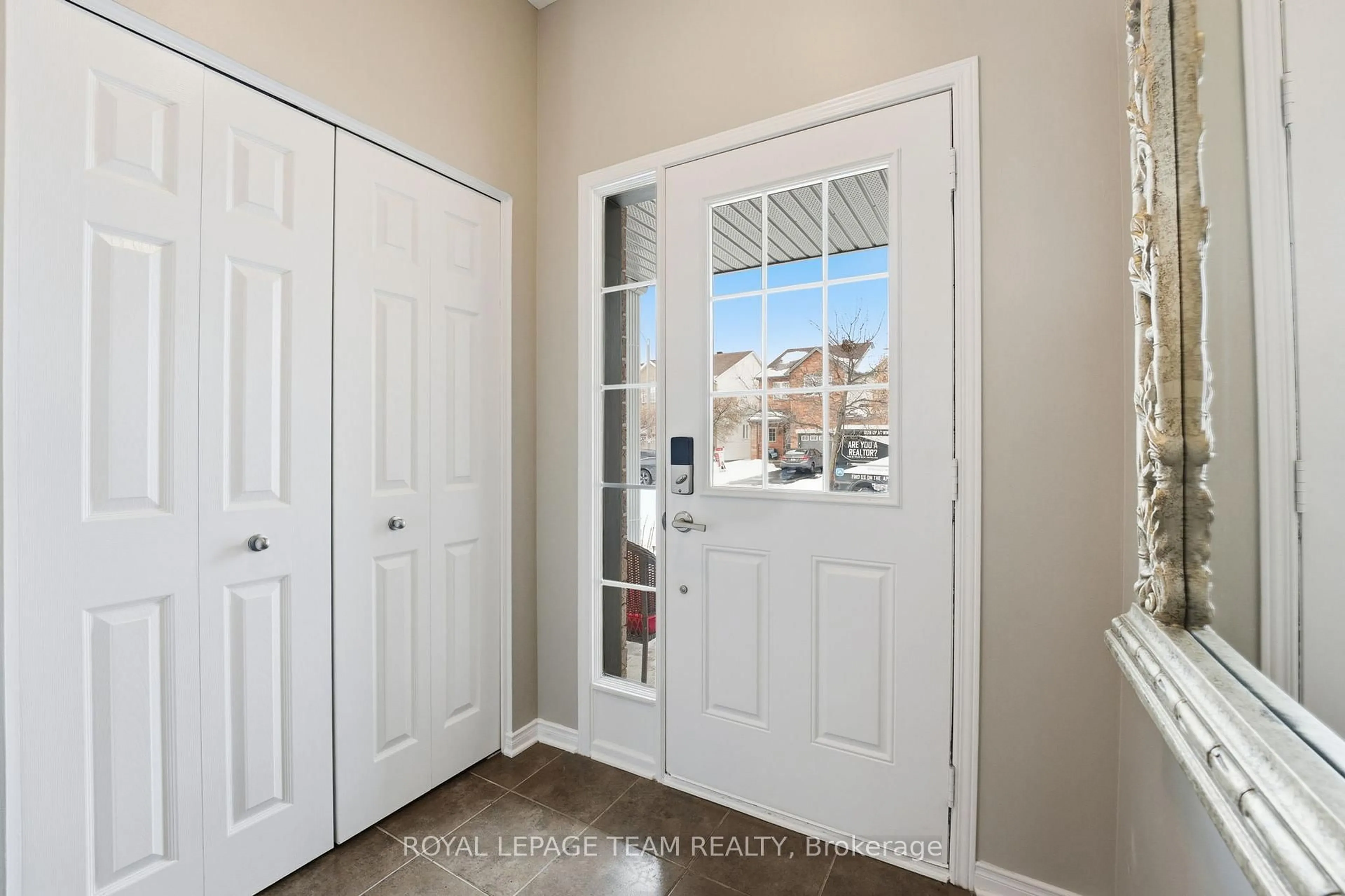 Indoor entryway for 229 Opus St, Ottawa Ontario K2S 0J1