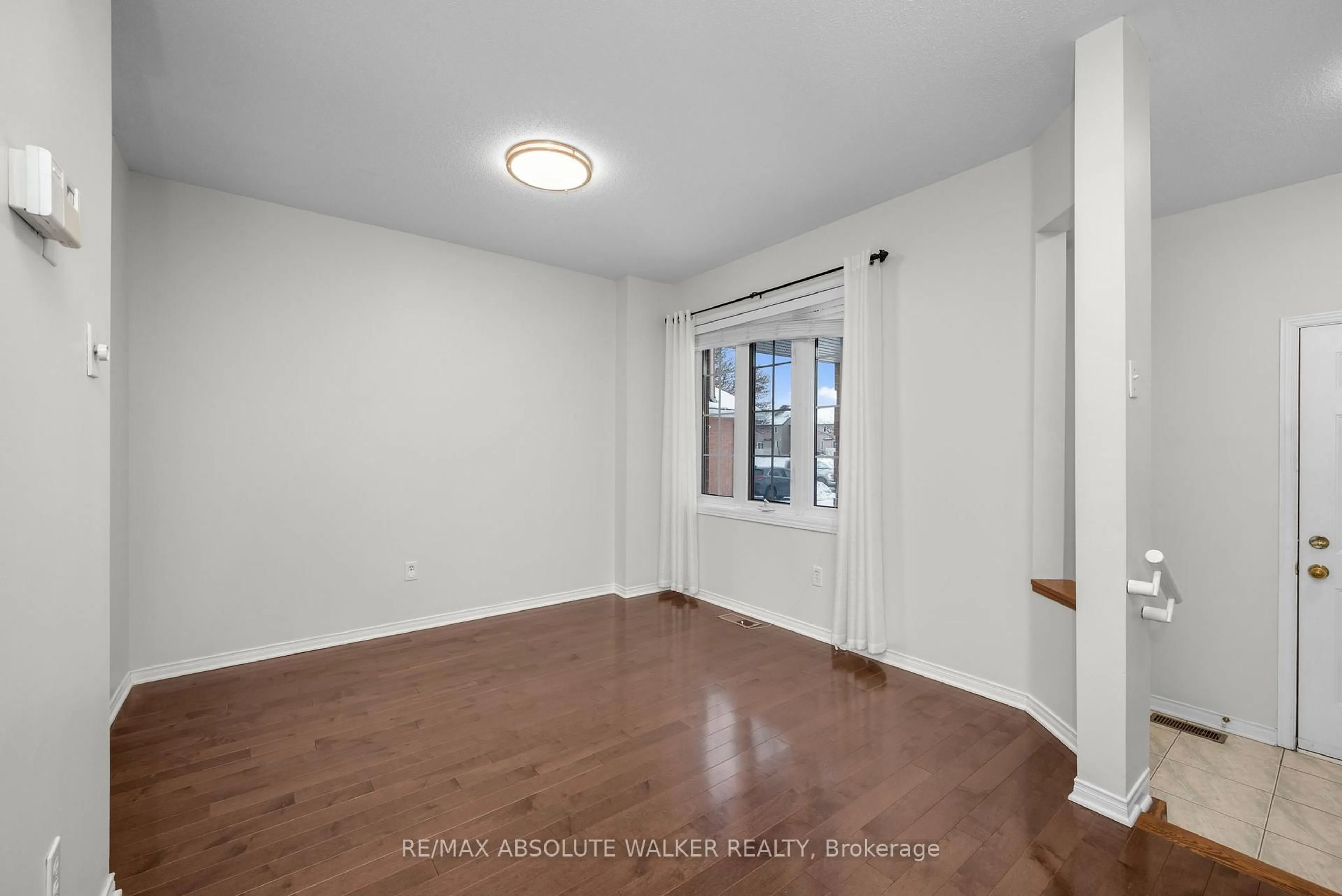 A pic of a room for 246 Mountshannon Dr, Ottawa Ontario K2J 4N5