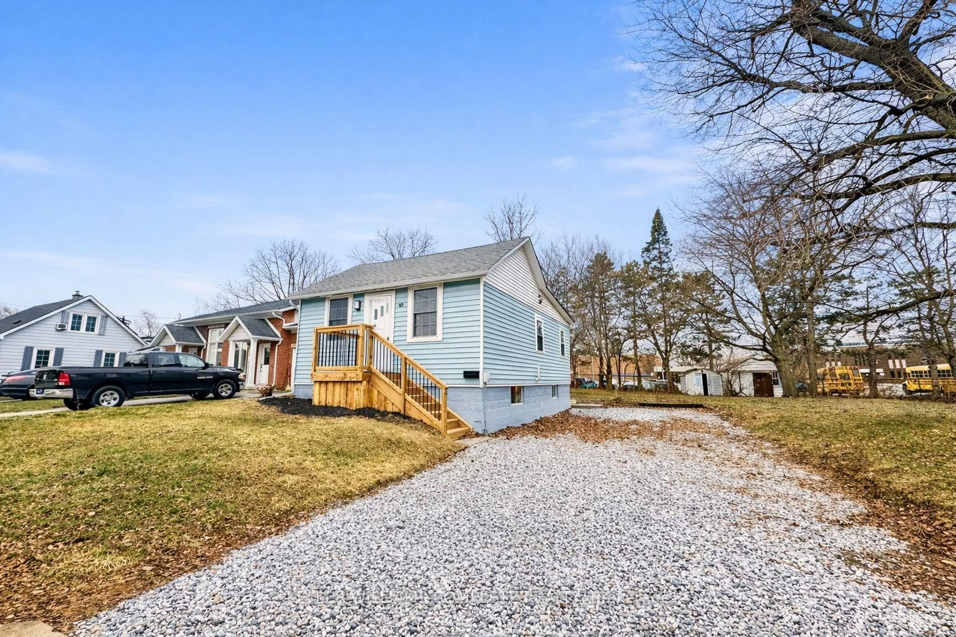A pic from outside/outdoor area/front of a property/back of a property/a pic from drone, street for 99 Bunting Rd, St. Catharines Ontario L2P 3G8
