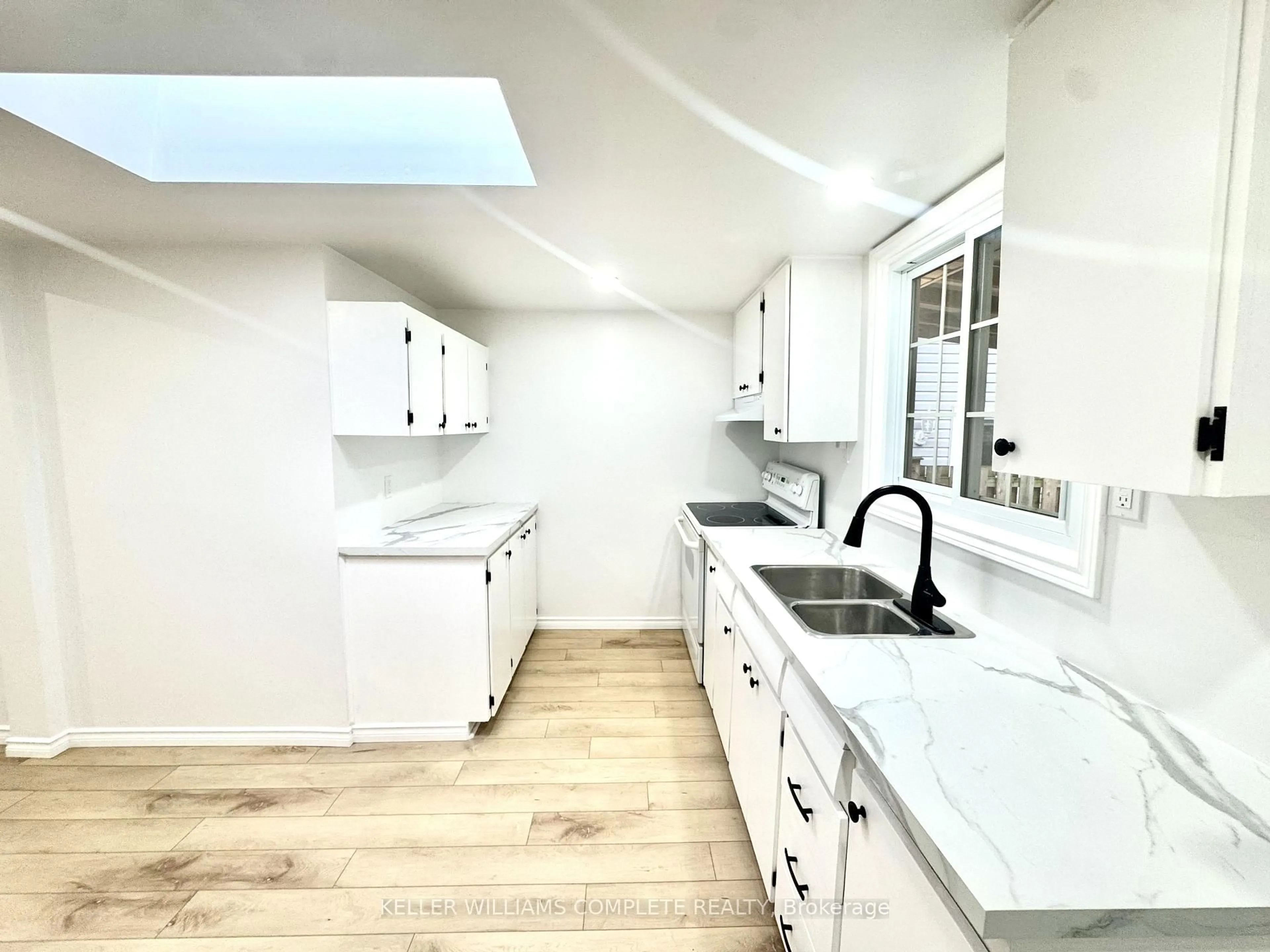 Open concept kitchen, ceramic/tile floor for 99 Bunting Rd, St. Catharines Ontario L2P 3G8