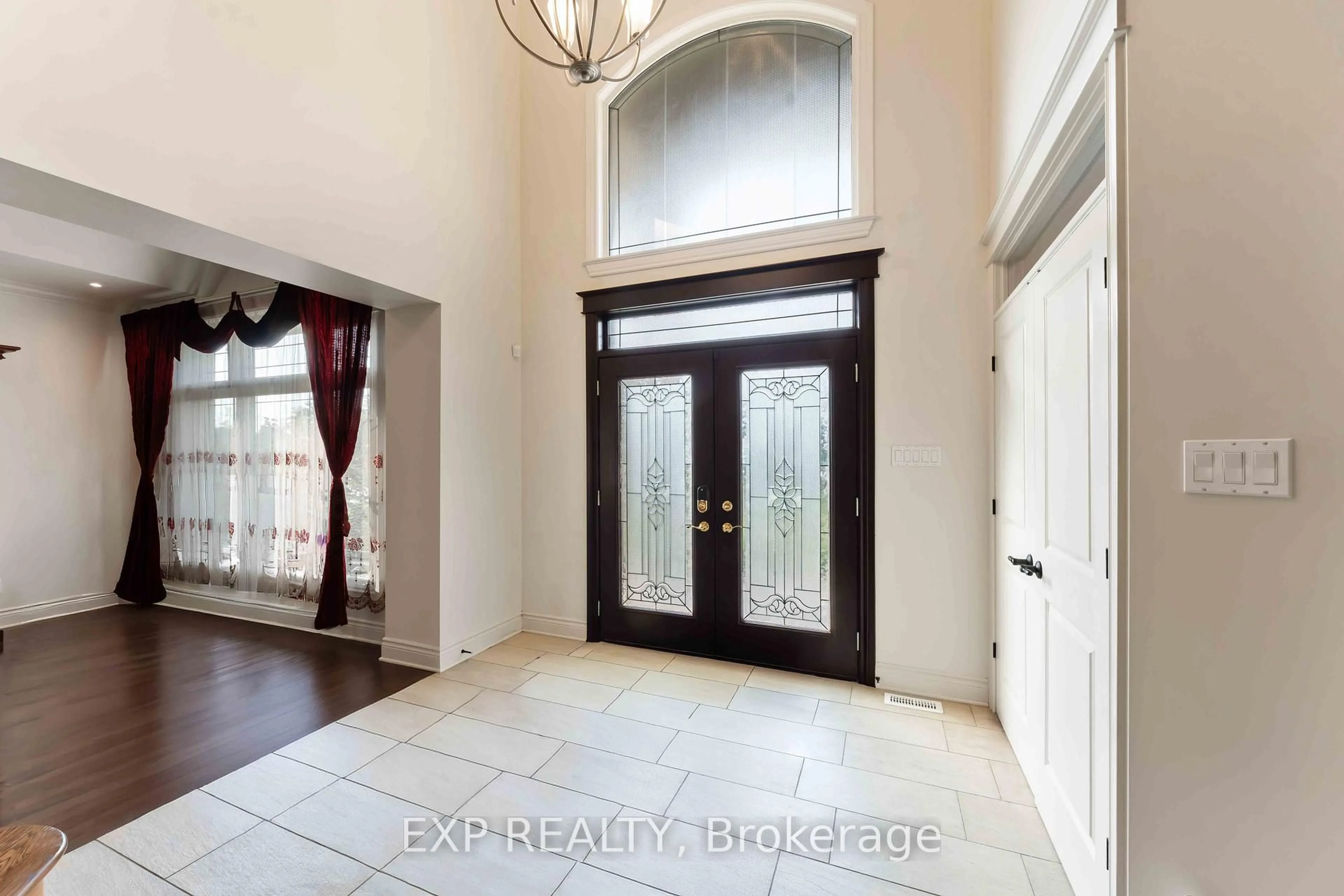 Indoor entryway for 6984 LAKES PARK Dr, Greely Ontario K4P 1P1