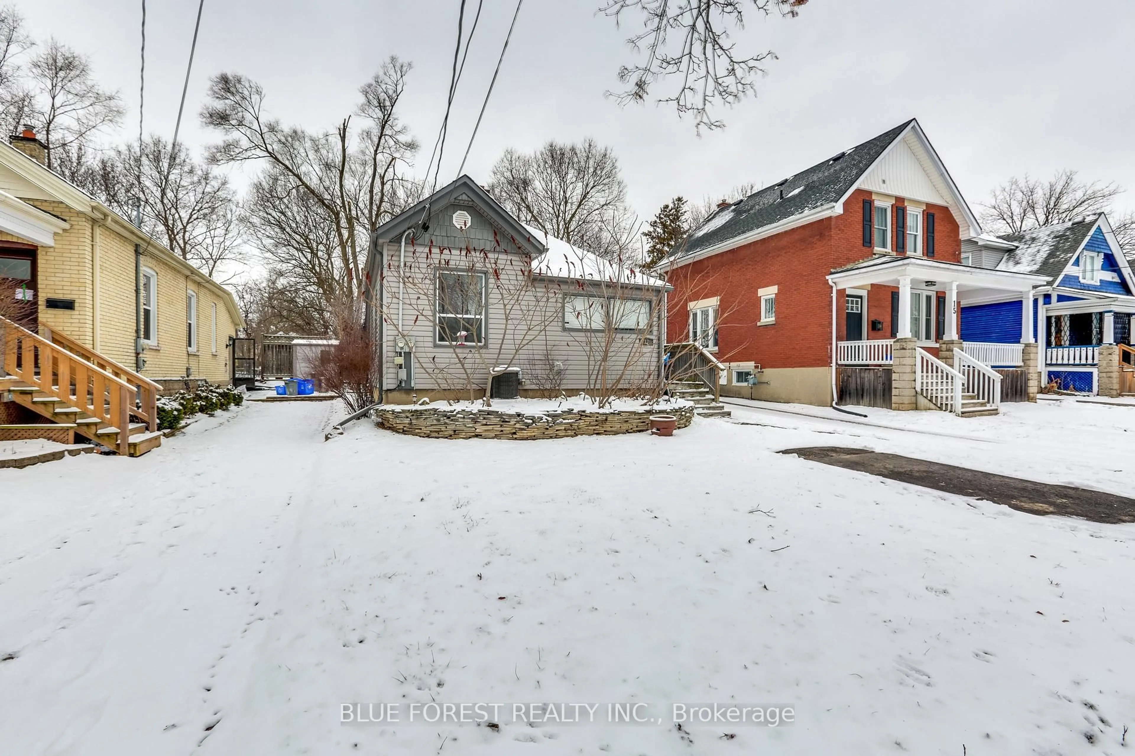 A pic from outside/outdoor area/front of a property/back of a property/a pic from drone, street for 17 McDonald Ave, London North Ontario N6G 1A9