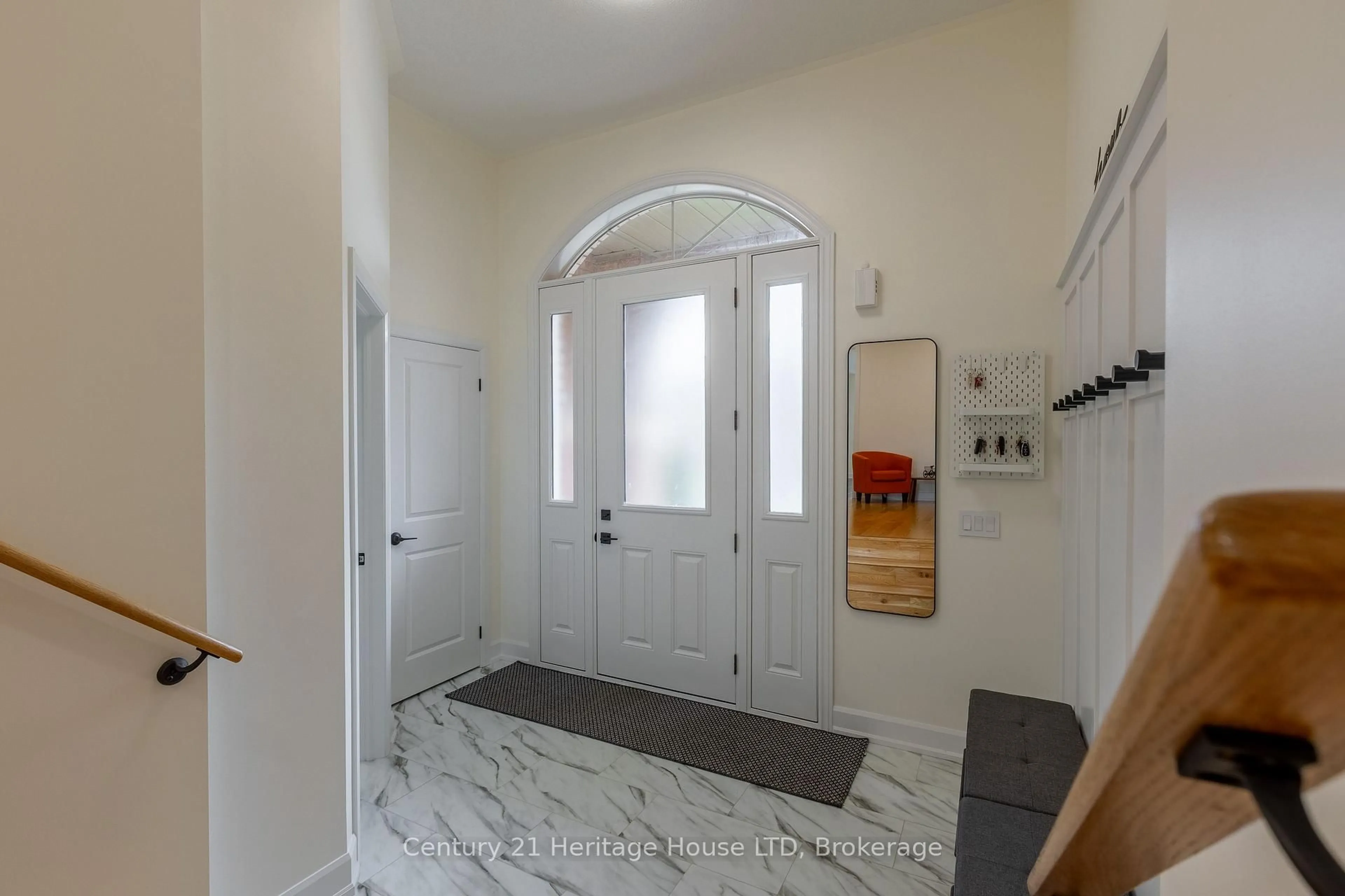 Indoor entryway for 5 Juneberry Rd, Thorold Ontario L2V 0B2