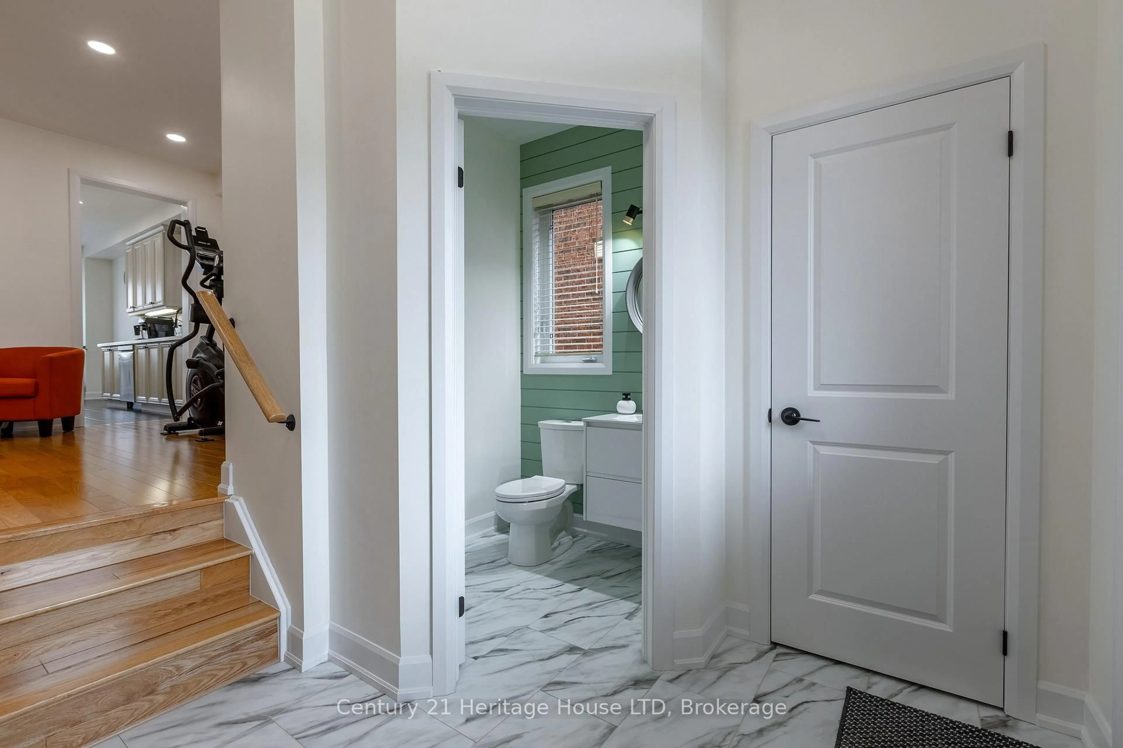 Indoor entryway for 5 Juneberry Rd, Thorold Ontario L2V 0B2