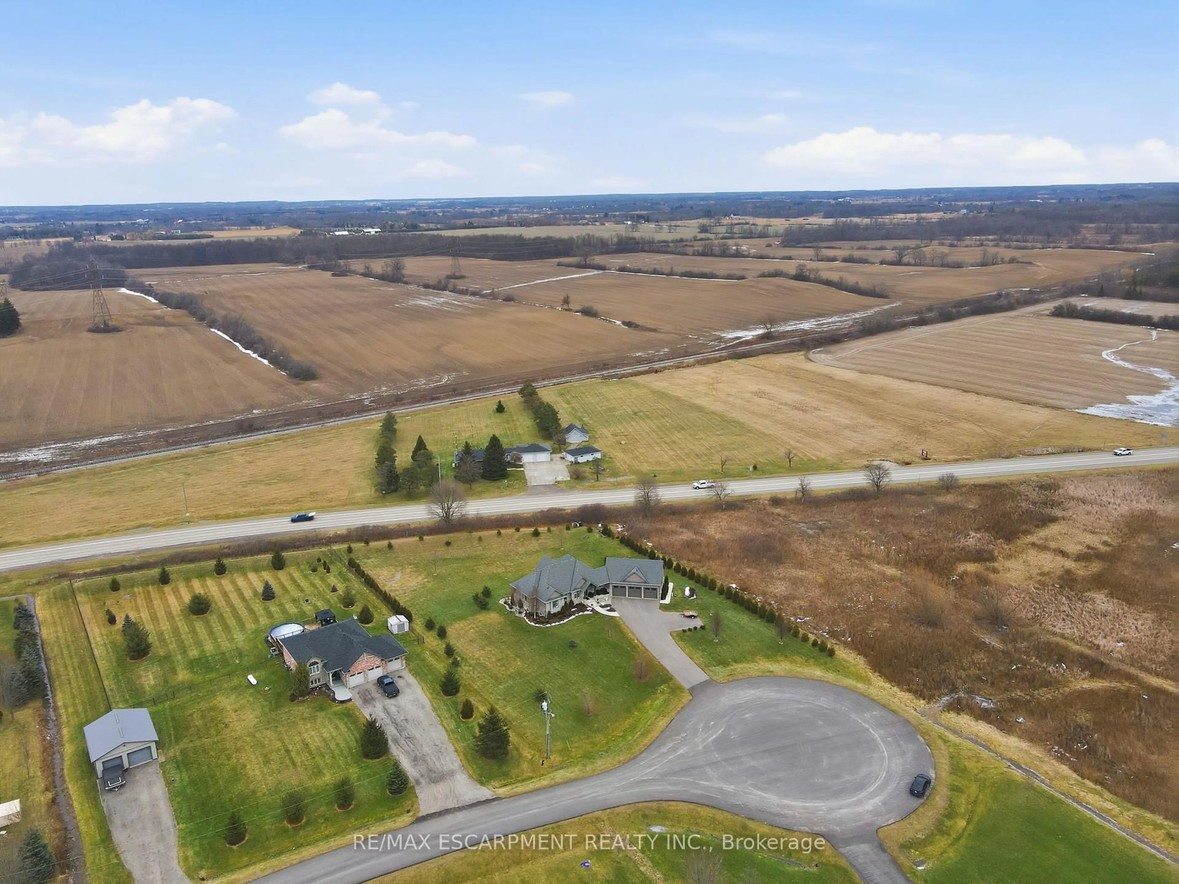 A pic from outside/outdoor area/front of a property/back of a property/a pic from drone, water/lake/river/ocean view for 6 MacNeil Crt, Brant Ontario N3S 0G3