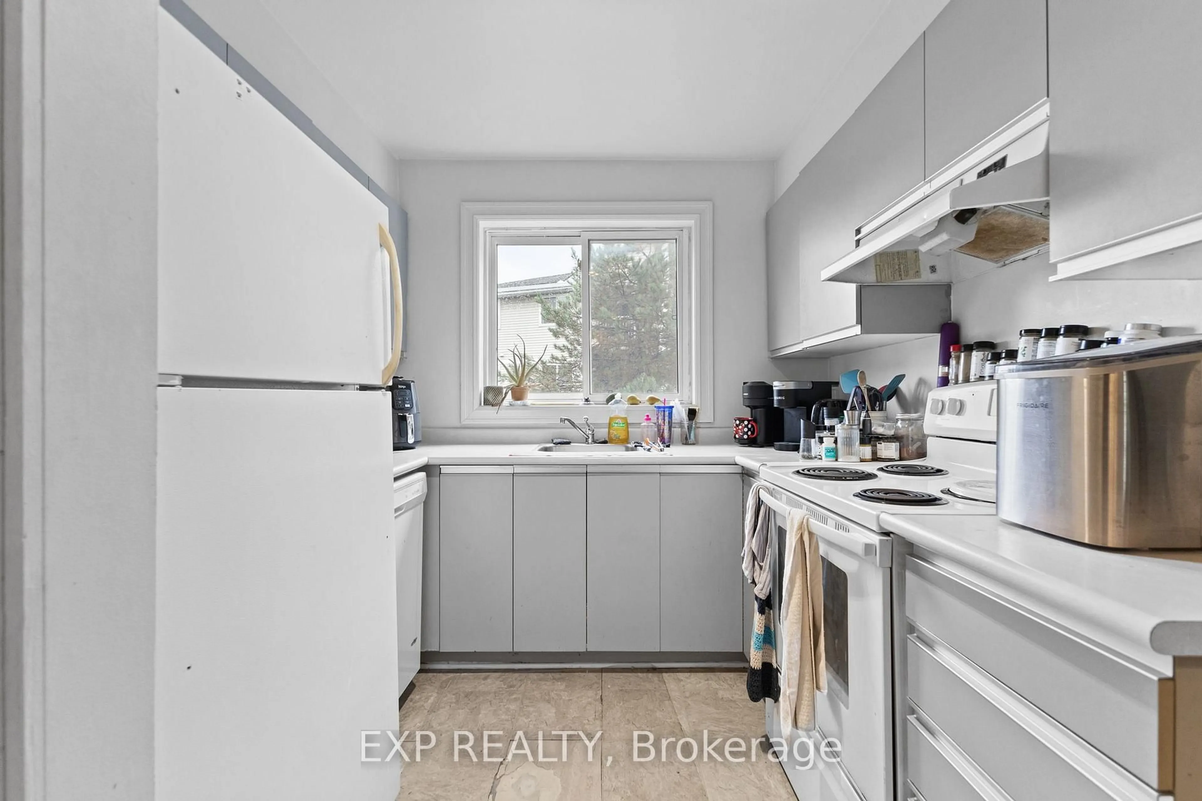 Standard kitchen, unknown for 270 Brittany Dr #304, Ottawa Ontario K1K 4M3
