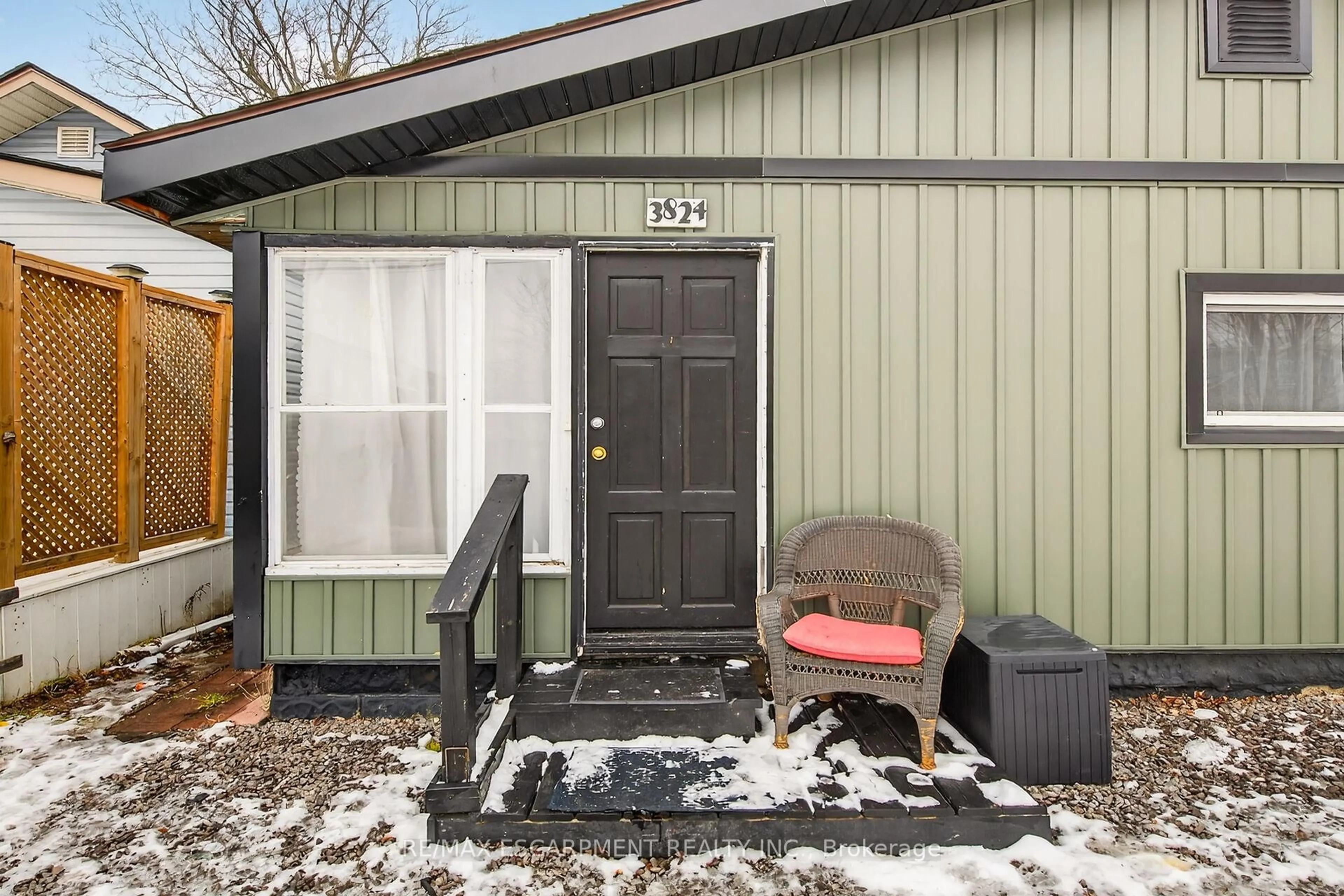 Indoor entryway for 3824 Roxborough Ave, Fort Erie Ontario L0S 1B0