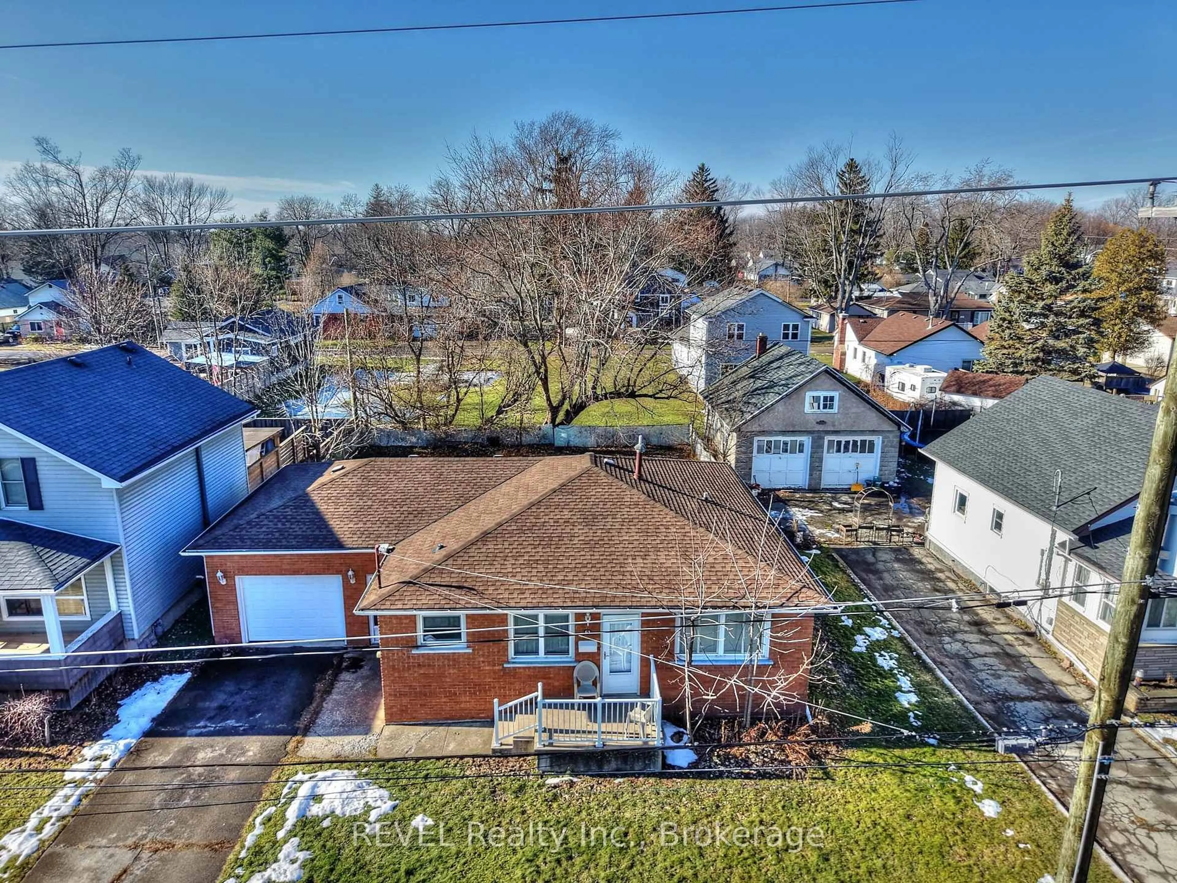 A pic from outside/outdoor area/front of a property/back of a property/a pic from drone, street for 63 Ridgeway Rd, Fort Erie Ontario L0S 1B0