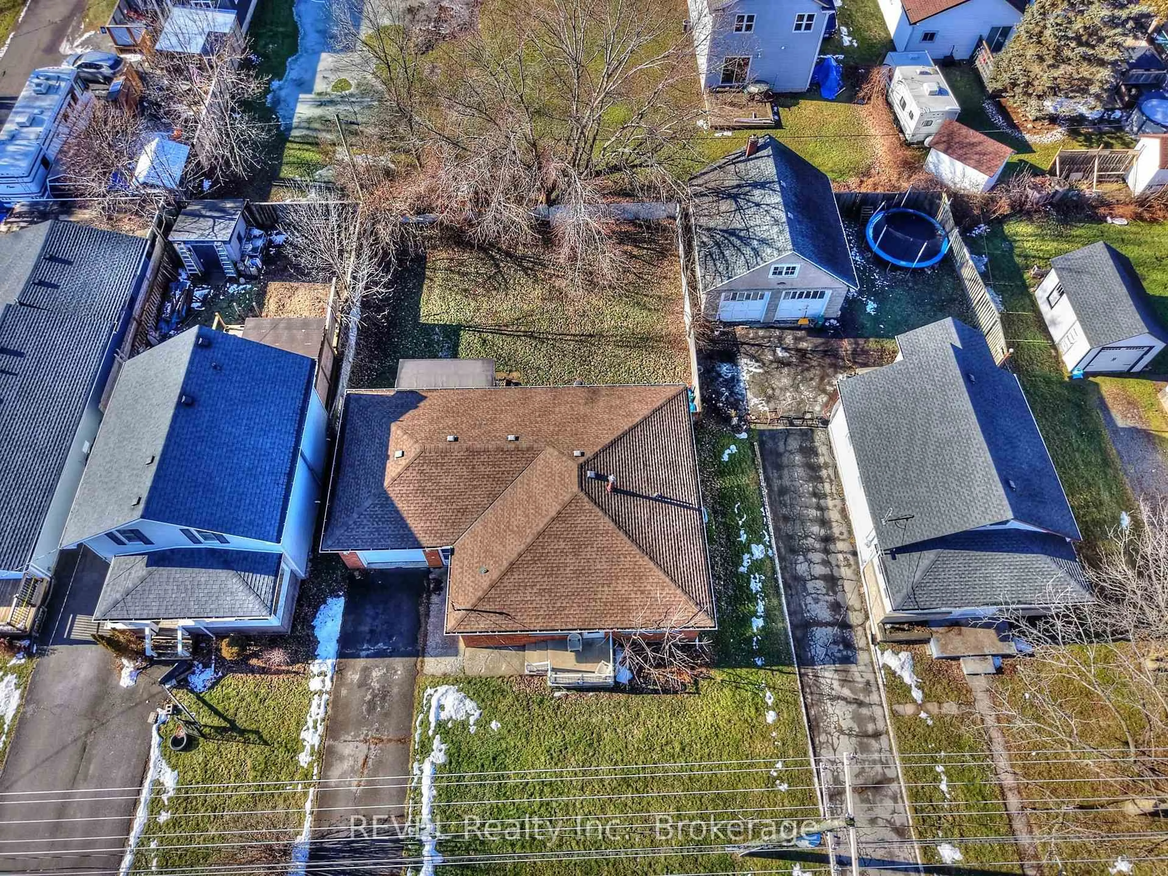 A pic from outside/outdoor area/front of a property/back of a property/a pic from drone, street for 63 Ridgeway Rd, Fort Erie Ontario L0S 1B0