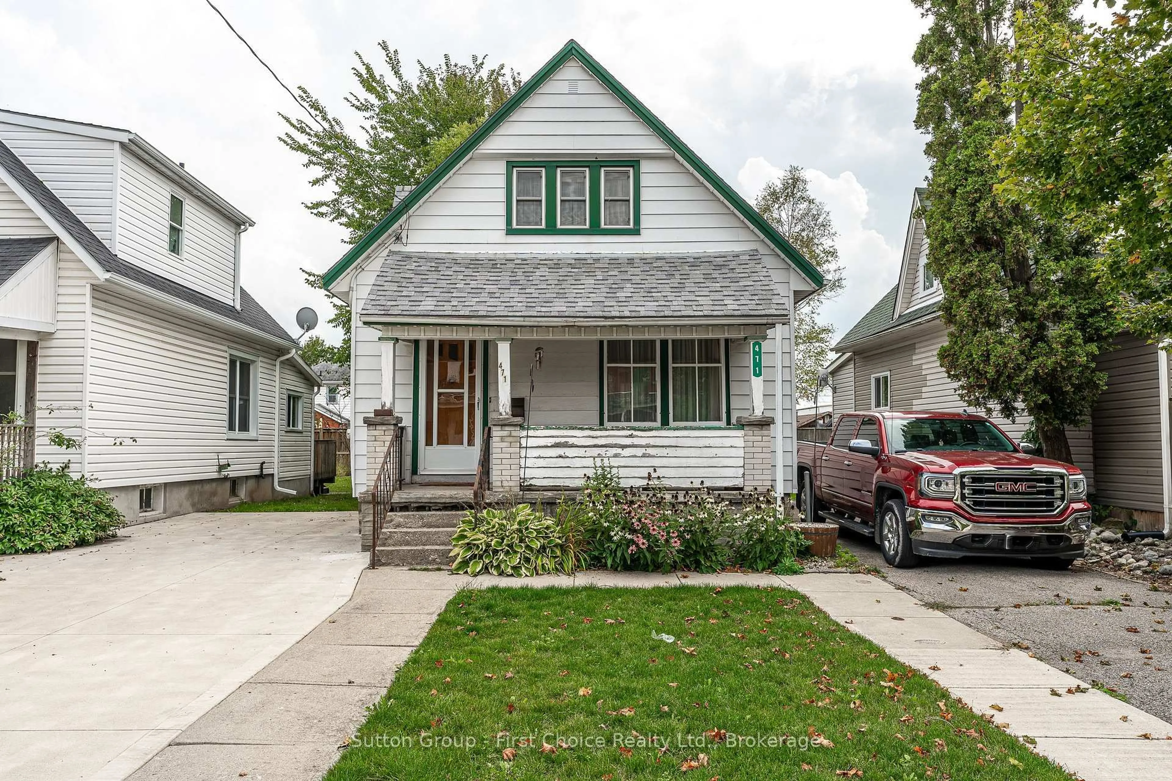 Home with vinyl exterior material, street for 471 Albert St, Stratford Ontario N5A 3L3