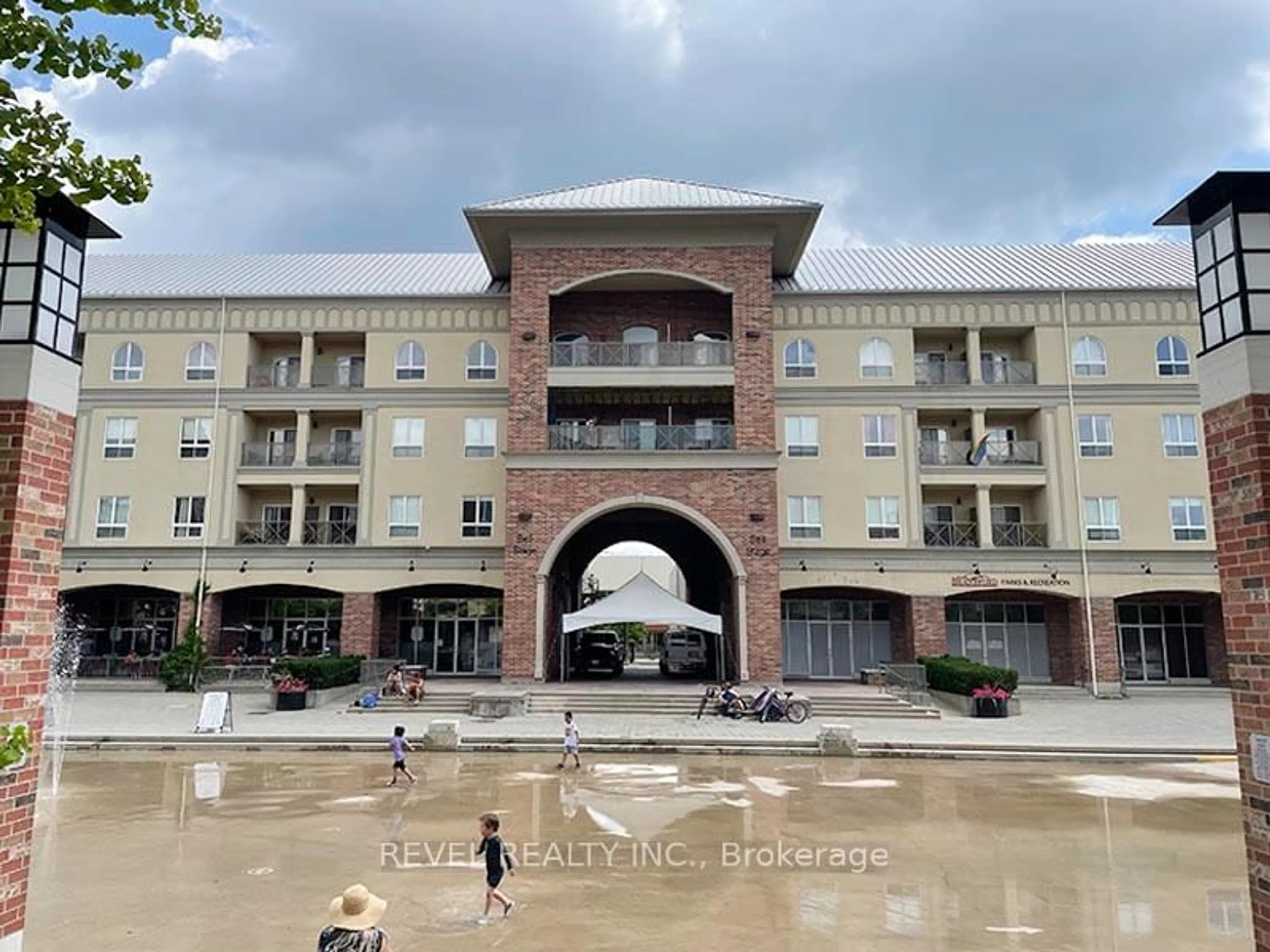 Indoor foyer for 150 Colborne St #407, Brantford Ontario N3R 7J4