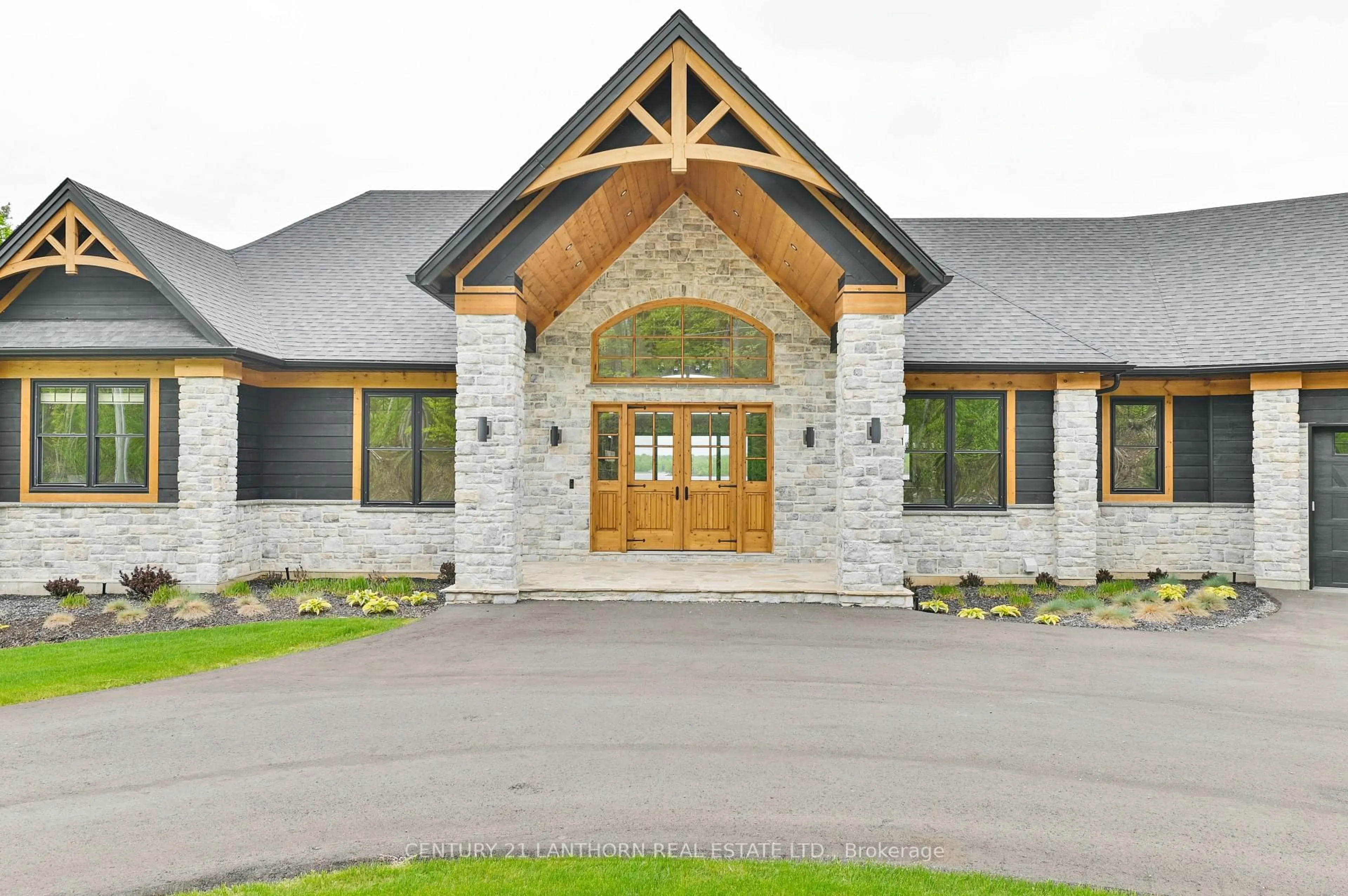 Indoor foyer for 555 Mile Point Lane, Madoc Ontario K0K 2K0