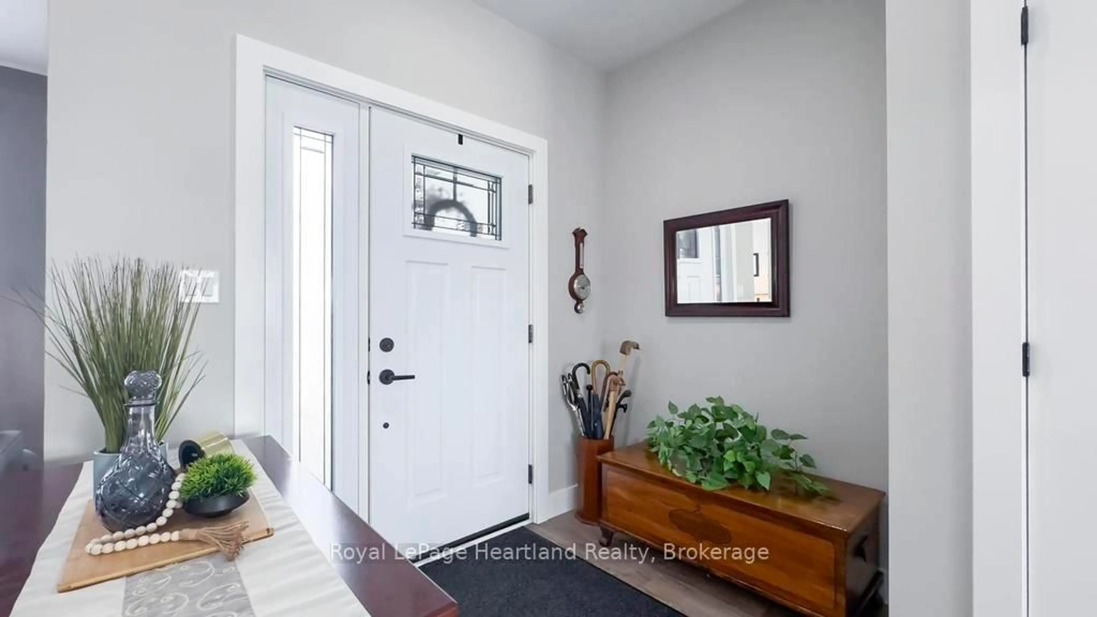 Indoor entryway for 648 Gloria St, North Huron Ontario N0M 1H0