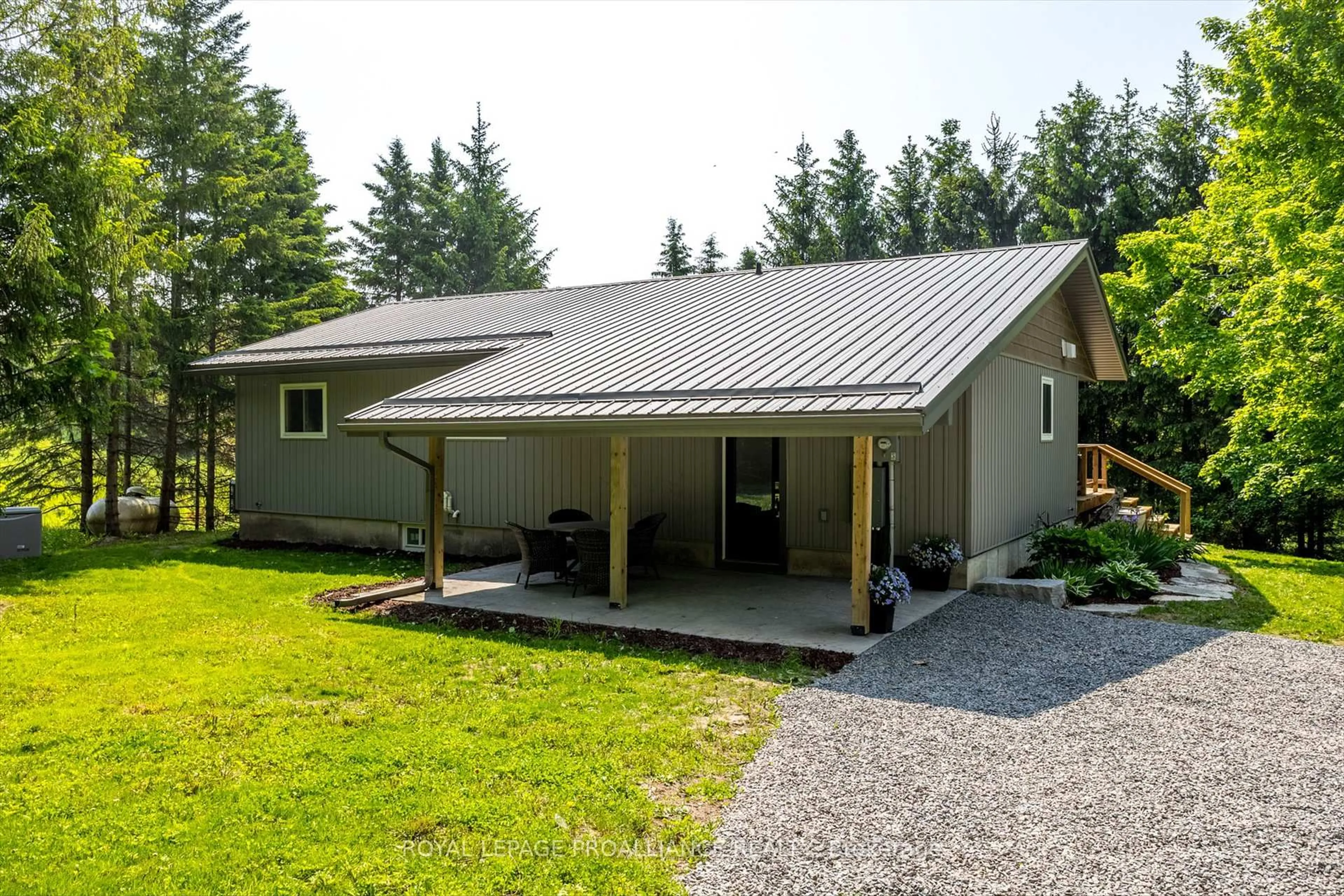 Home with vinyl exterior material, unknown for 4045 Bowman Rd, Hamilton Township Ontario K9A 4J9