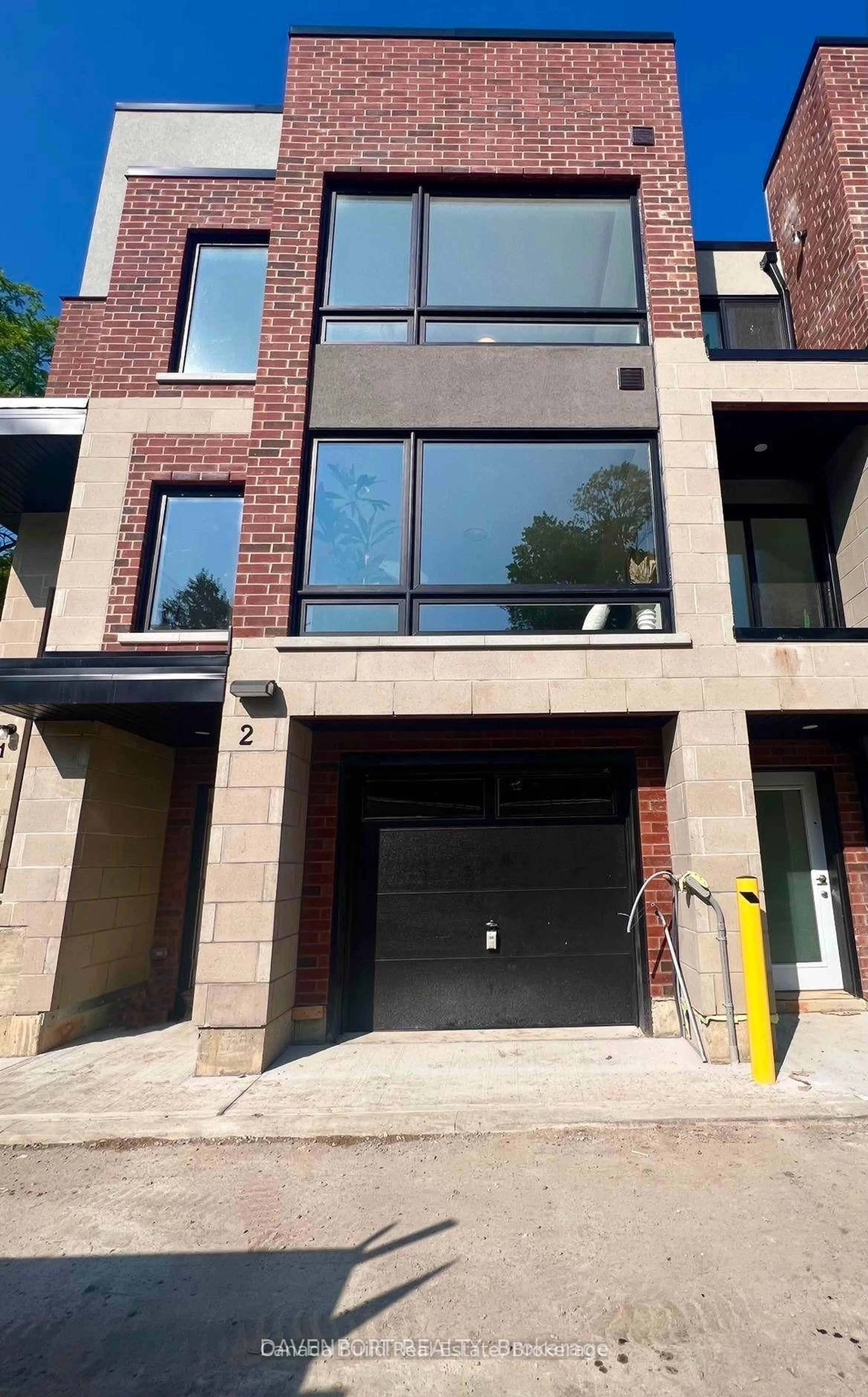 Home with brick exterior material, building for 183 Victoria St #2, Kitchener Ontario N2H 5C5