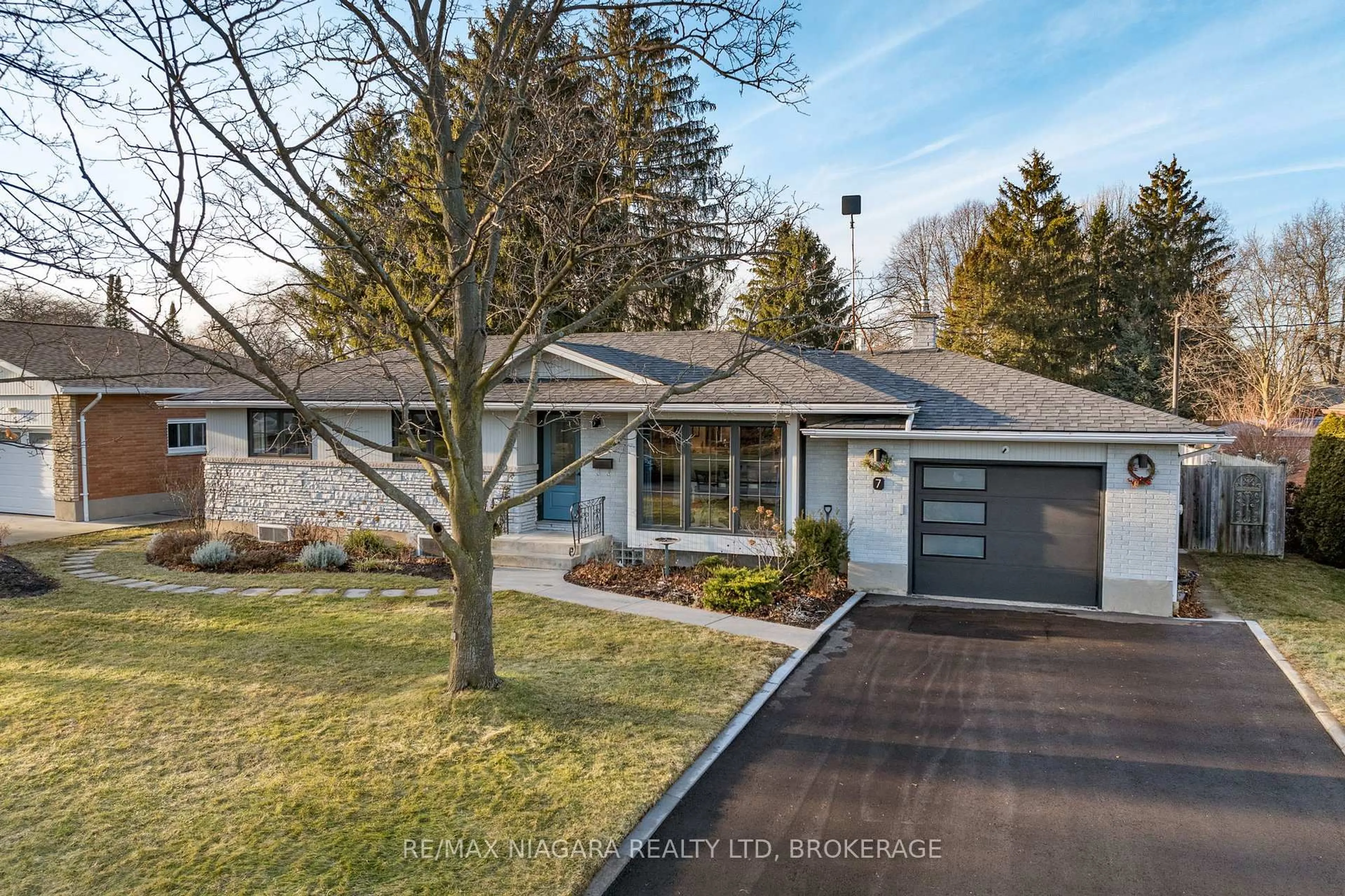 Unknown for 7 King's Grant Rd, St. Catharines Ontario L2N 2R9