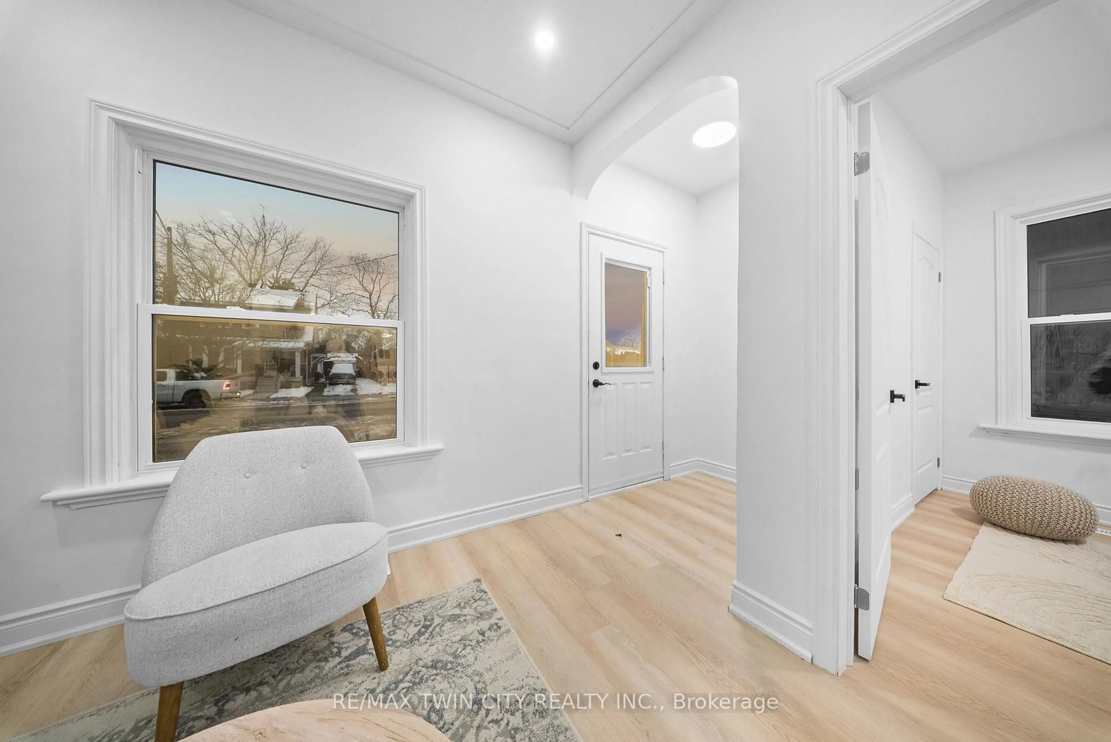 Indoor entryway for 12 Carlyle St, Brantford Ontario N3T 2C1