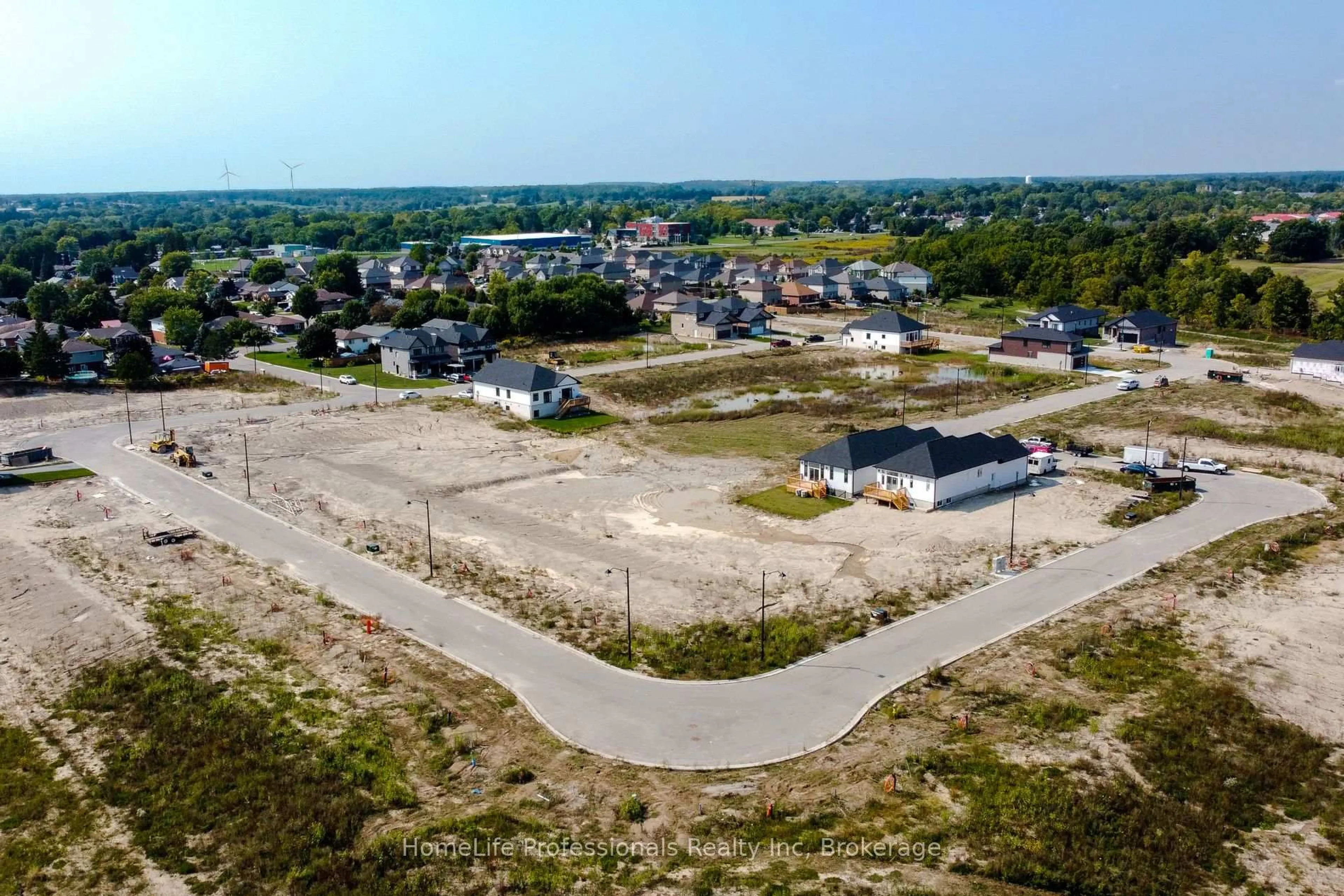 A pic from outside/outdoor area/front of a property/back of a property/a pic from drone, street for 72 PIKE CREEK Dr, Haldimand Ontario N0A 1H0