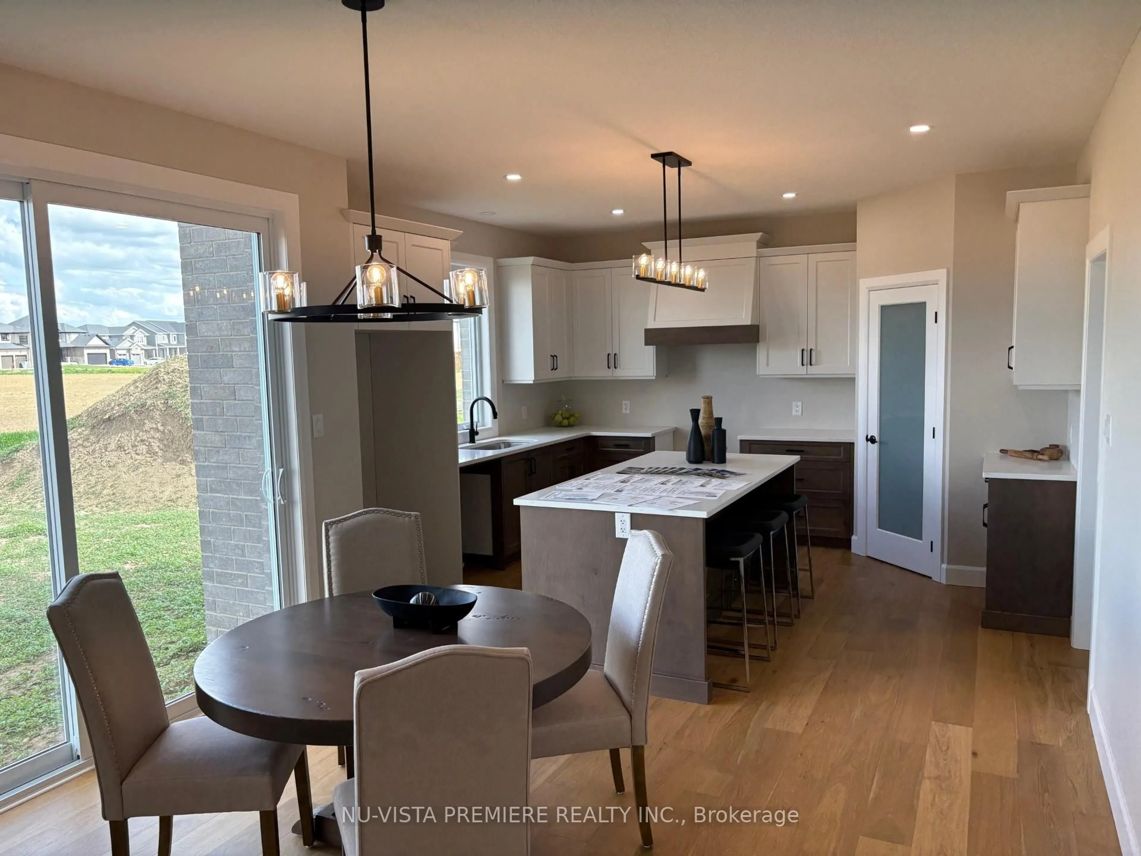 Open concept kitchen, unknown for 162 Watts Dr, Lucan Biddulph Ontario N0M 2J0