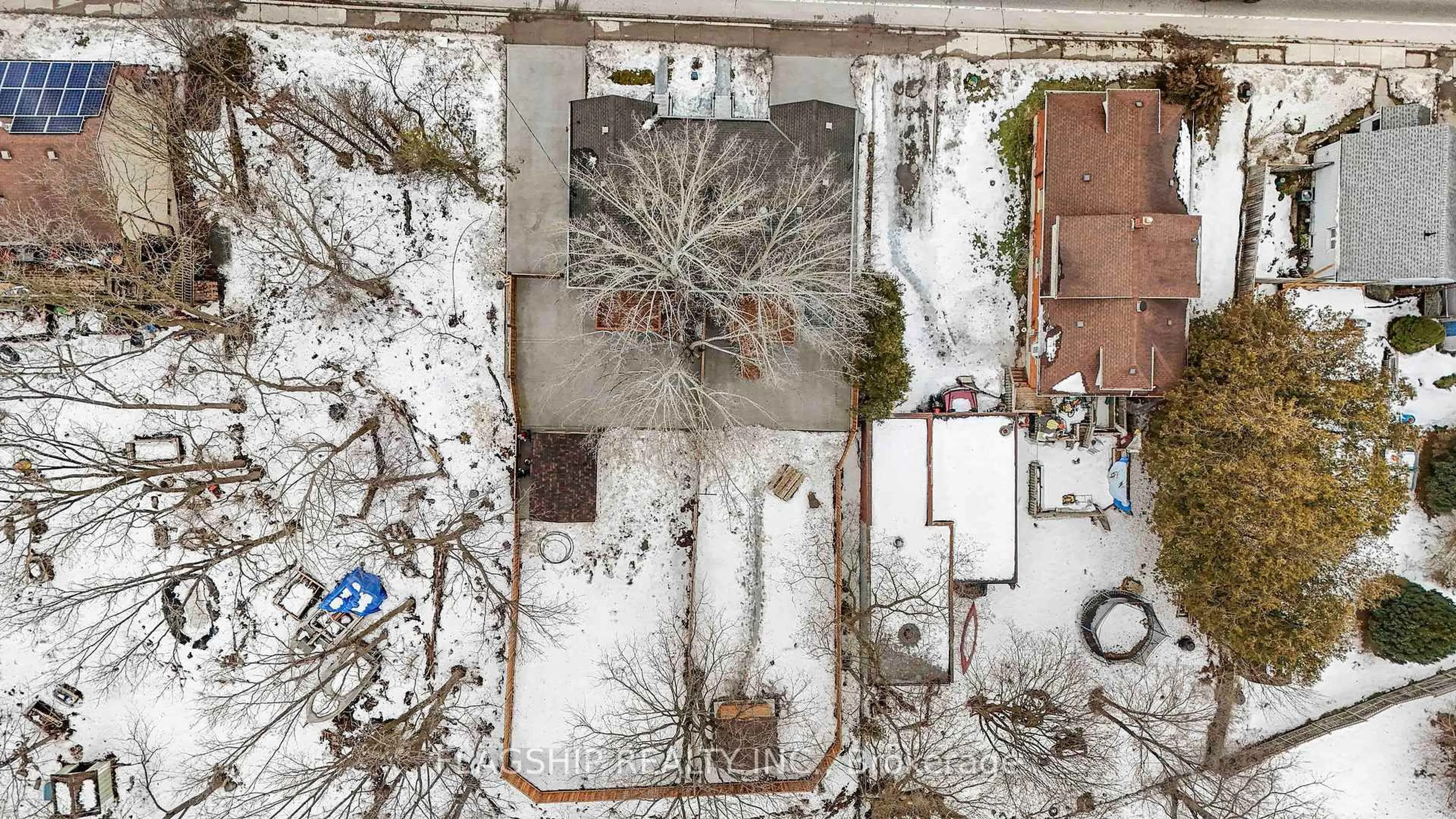 A pic from outside/outdoor area/front of a property/back of a property/a pic from drone, building for 107 Mill St, Woodstock Ontario N4S 2W2