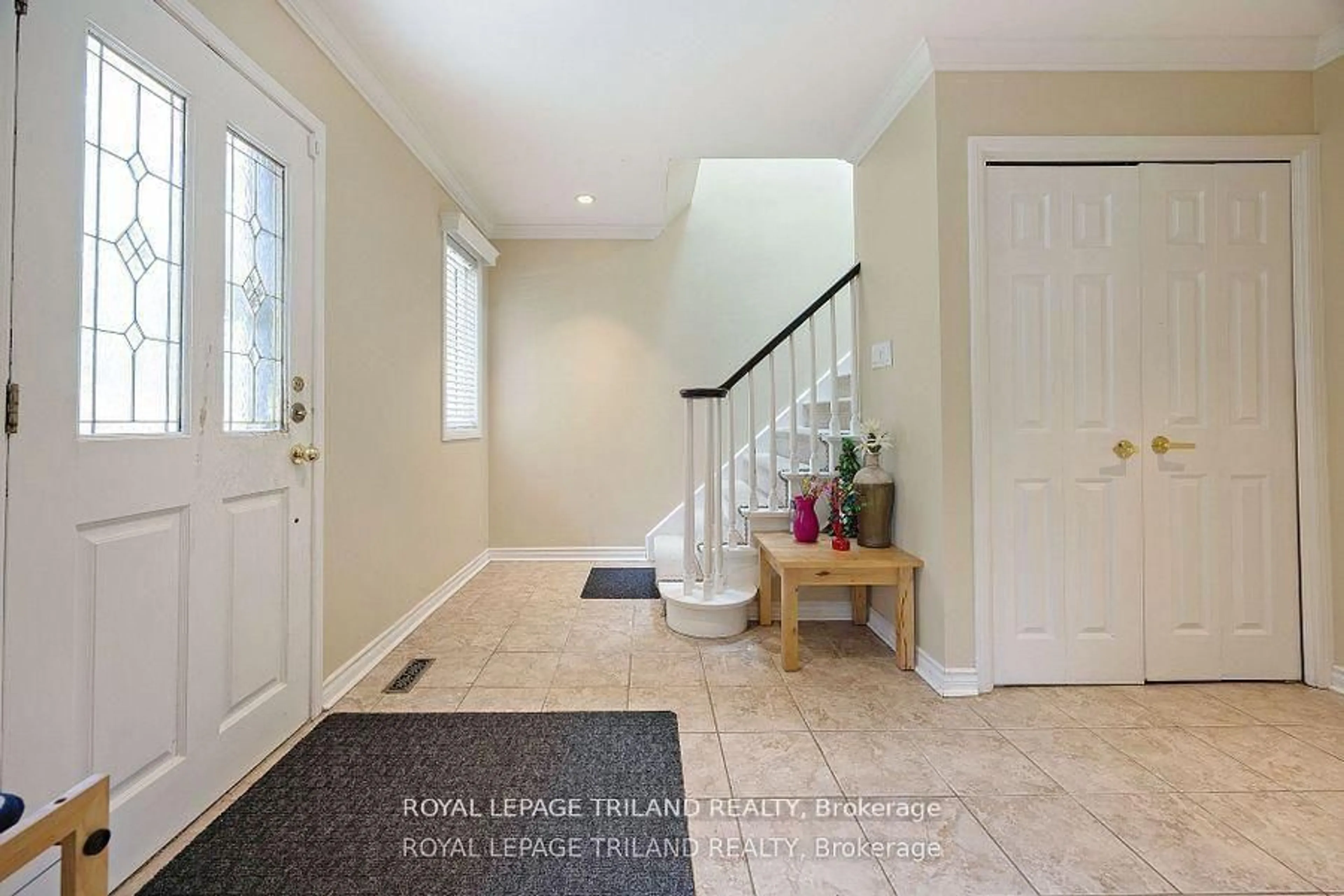 Indoor entryway for 69 Shavian Blvd, London North Ontario N6G 2P4