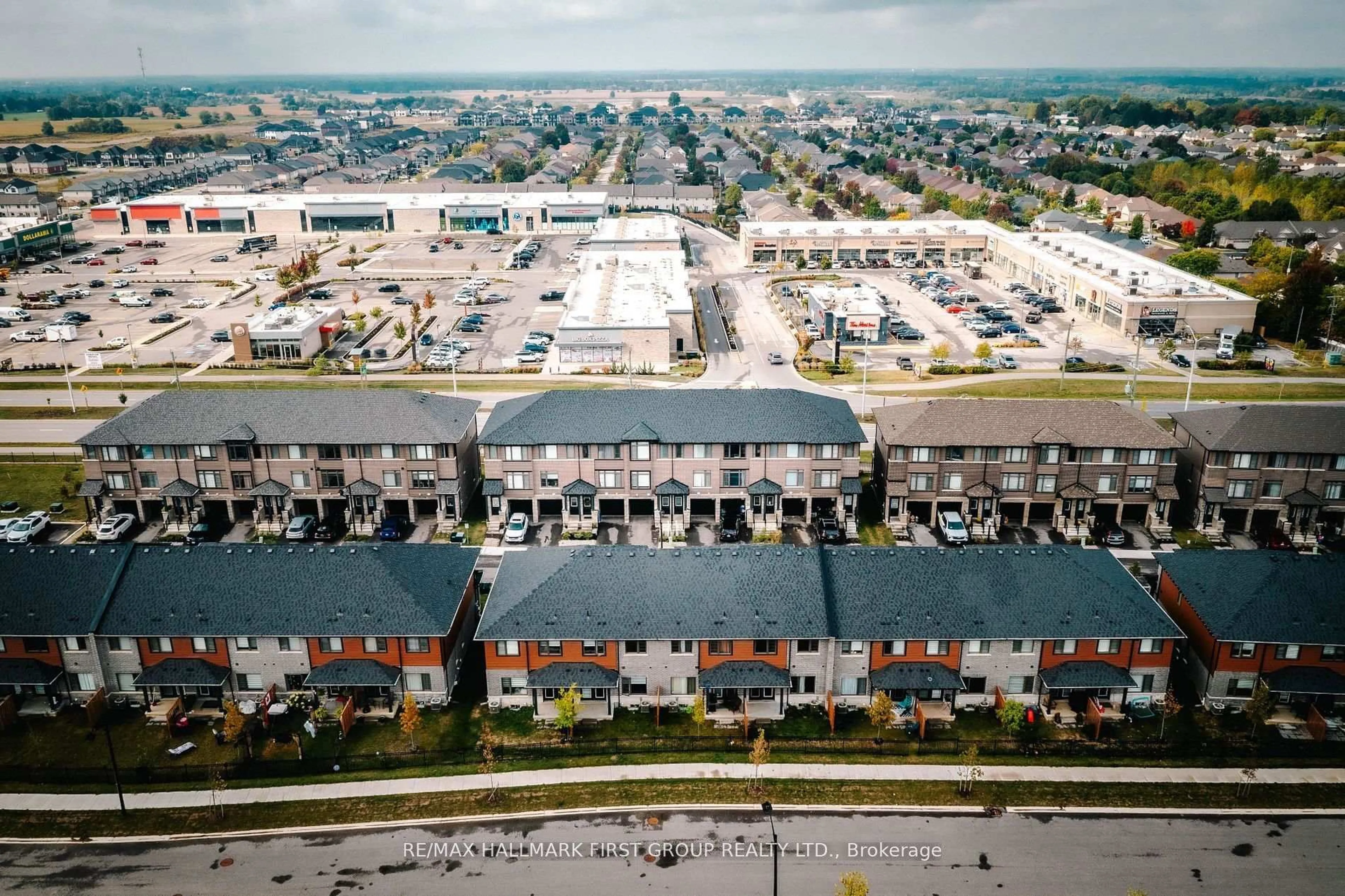 A pic from outside/outdoor area/front of a property/back of a property/a pic from drone, street for 120 Court Dr #28, Brant Ontario N3L 0N2