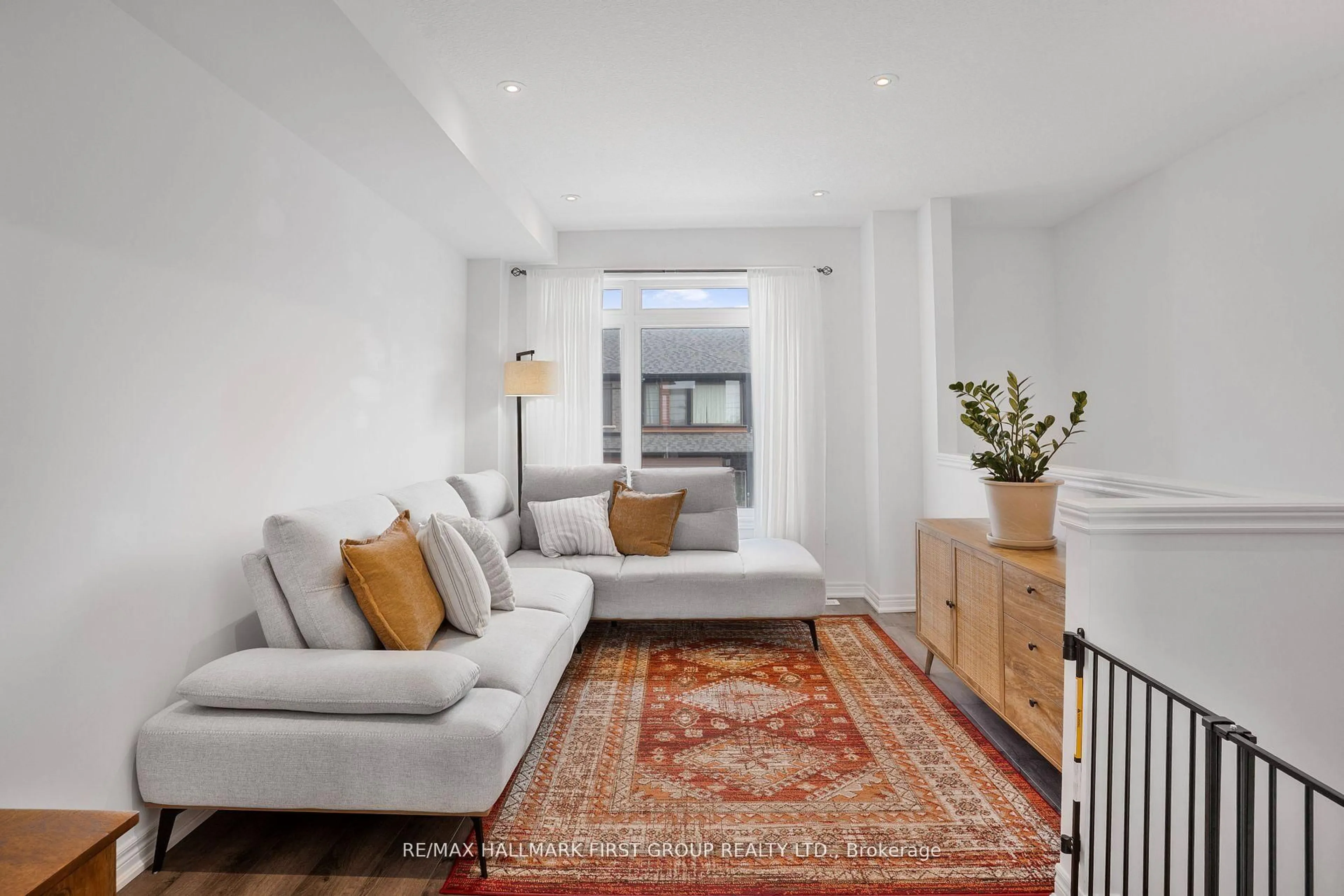 Living room with furniture, unknown for 120 Court Dr #28, Brant Ontario N3L 0N2