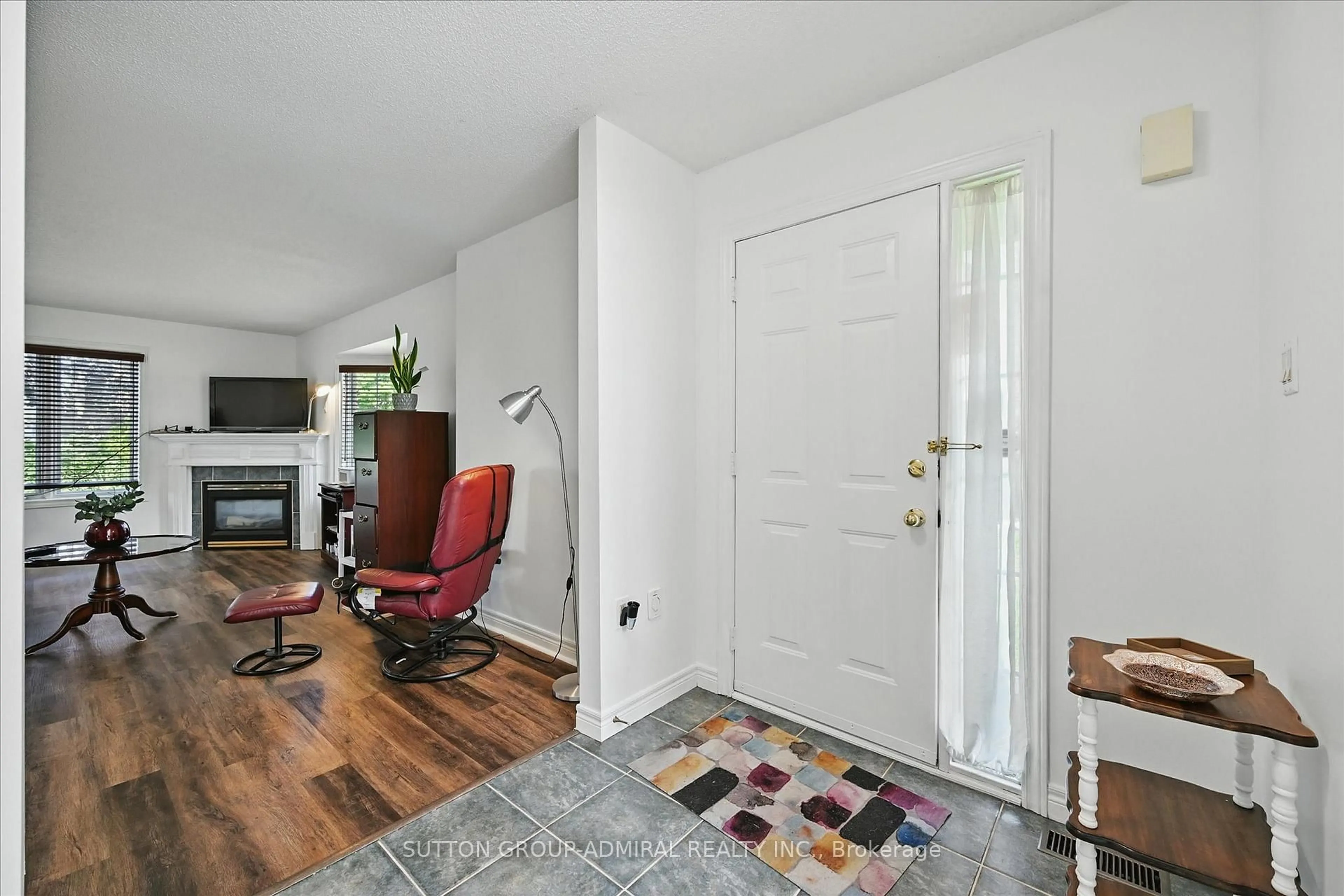 Indoor entryway for 469 Dewitt Rd, Hamilton Ontario L8E 5W8