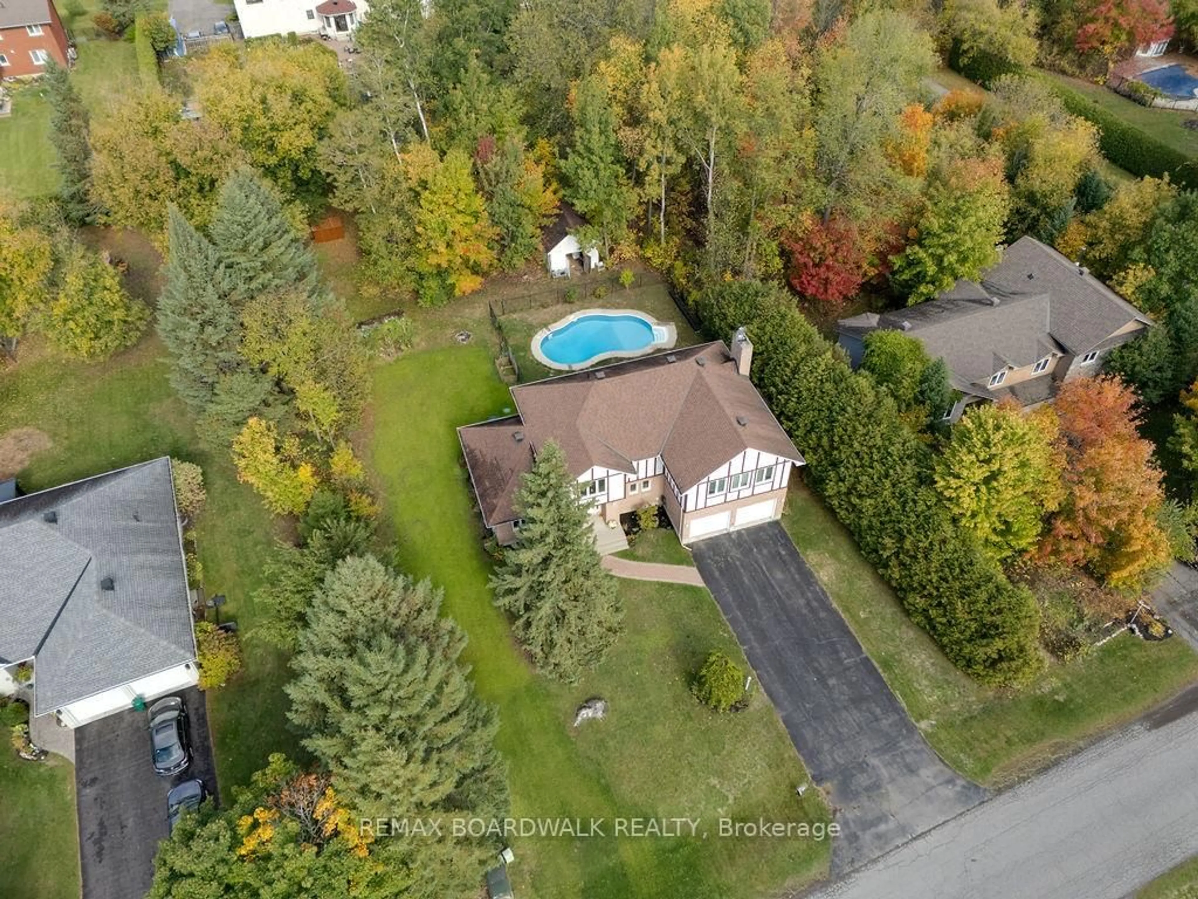 A pic from outside/outdoor area/front of a property/back of a property/a pic from drone, unknown for 7089 Bush Dr, Ottawa Ontario K4P 1M8