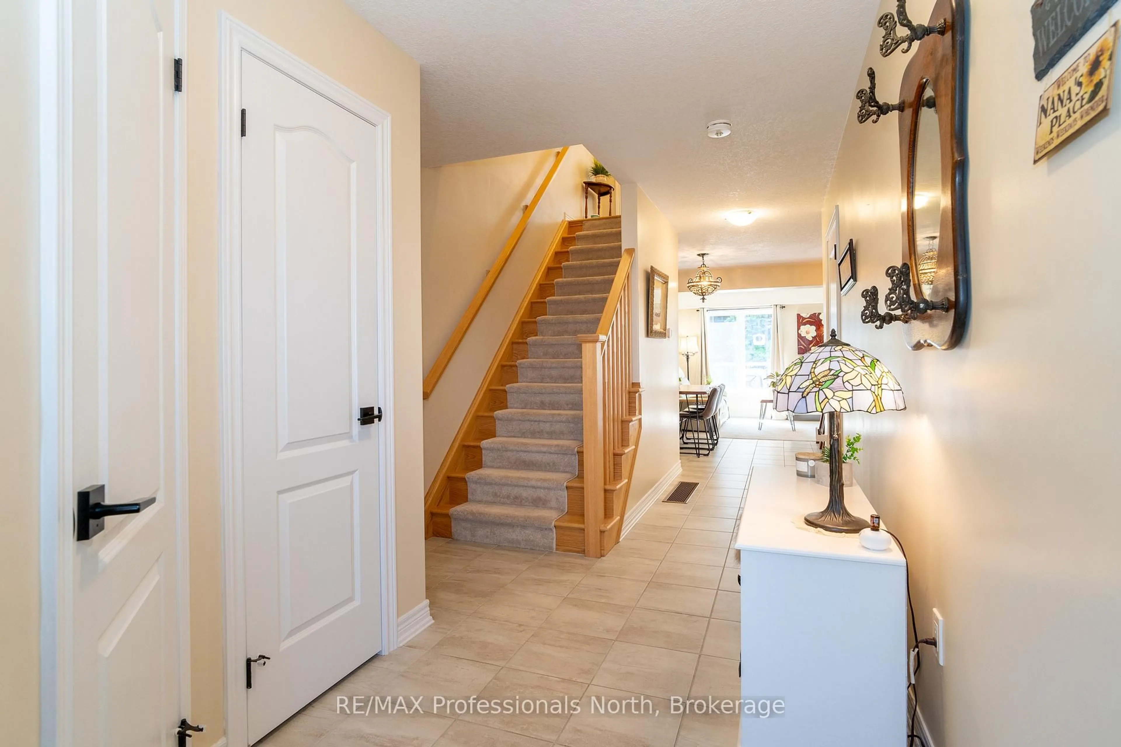 Indoor entryway for 3 Kelsey Madison Crt, Huntsville Ontario P1H 0E2