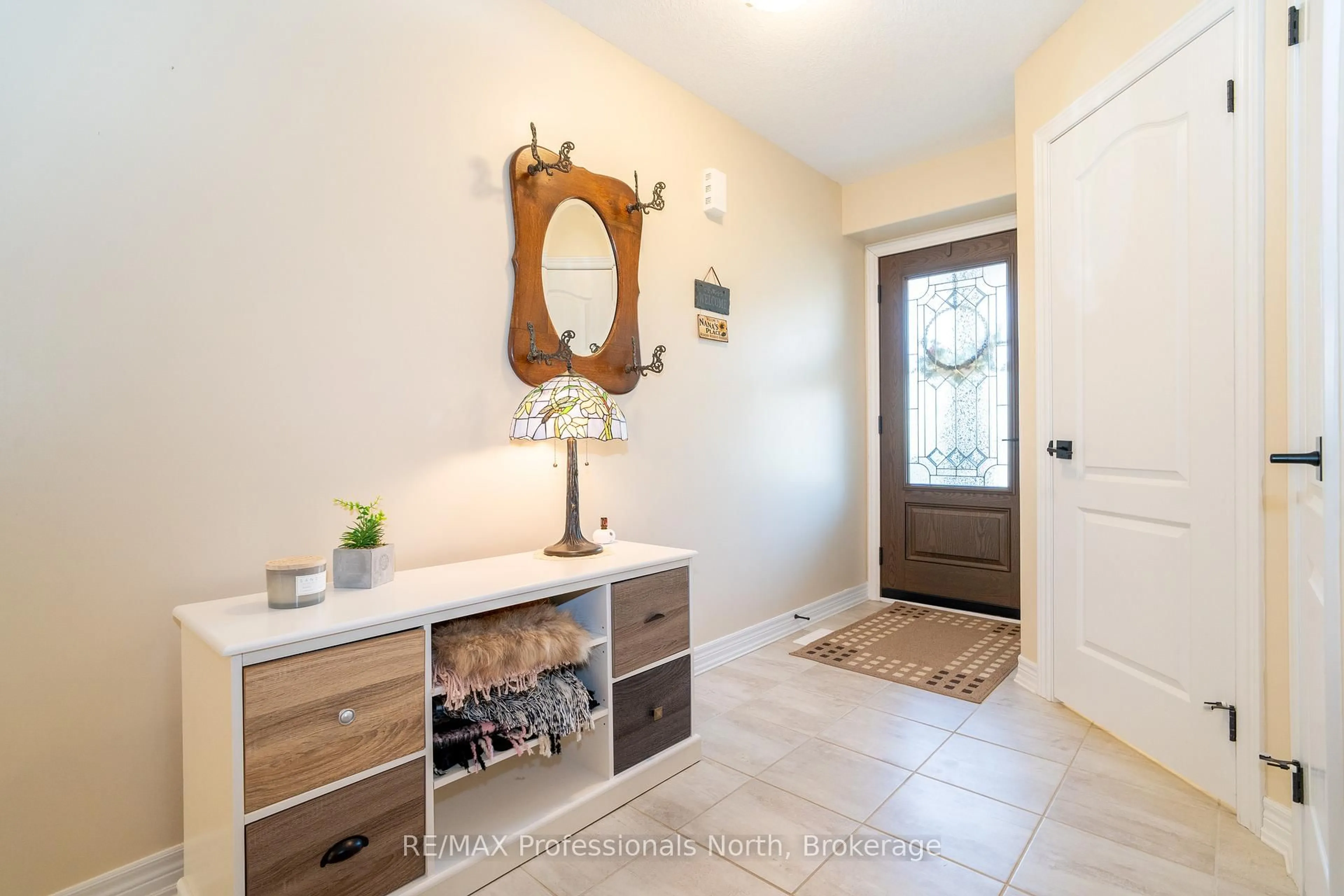 Indoor entryway for 3 Kelsey Madison Crt, Huntsville Ontario P1H 0E2