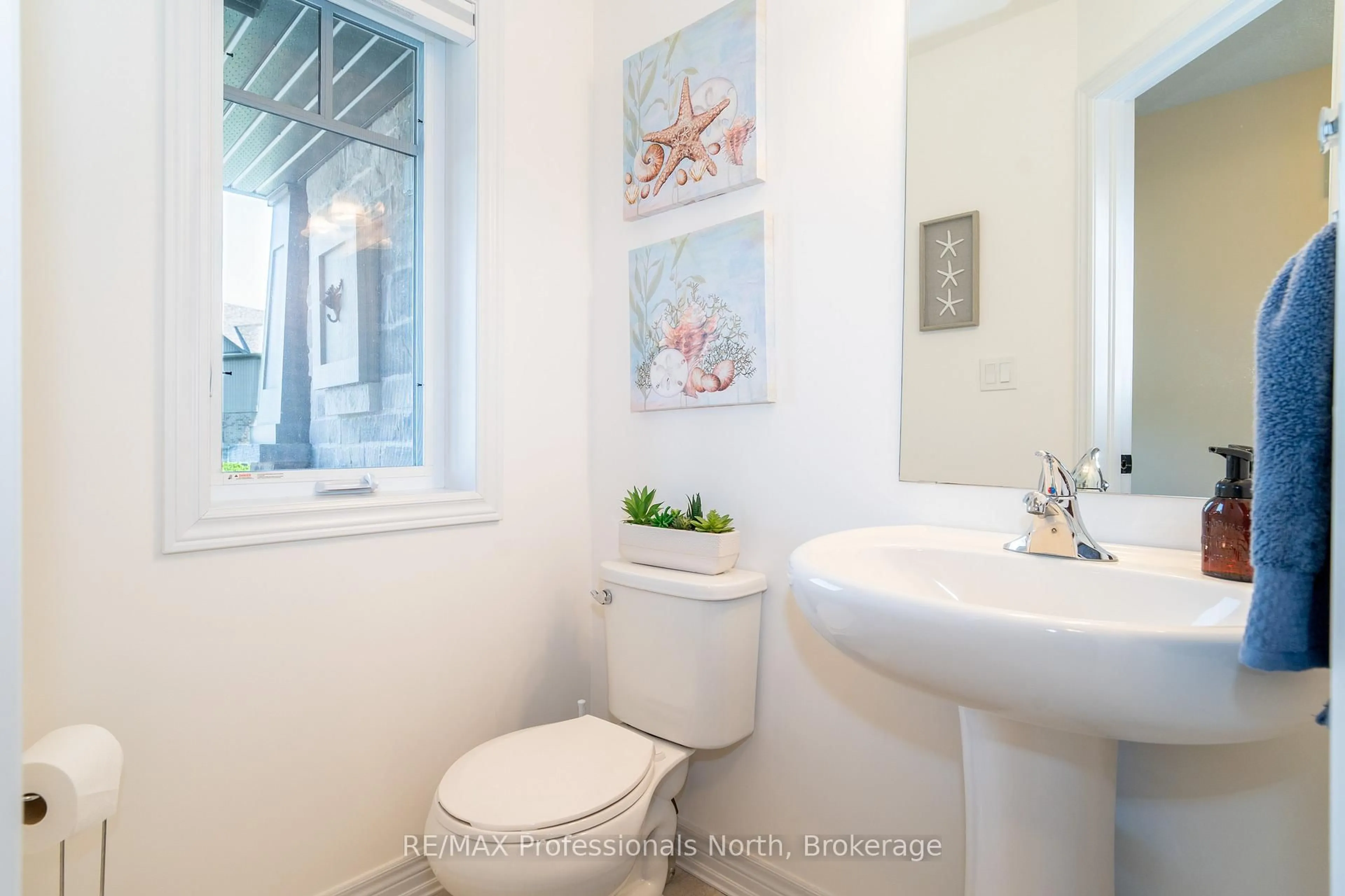 Standard bathroom, ceramic/tile floor for 3 Kelsey Madison Crt, Huntsville Ontario P1H 0E2