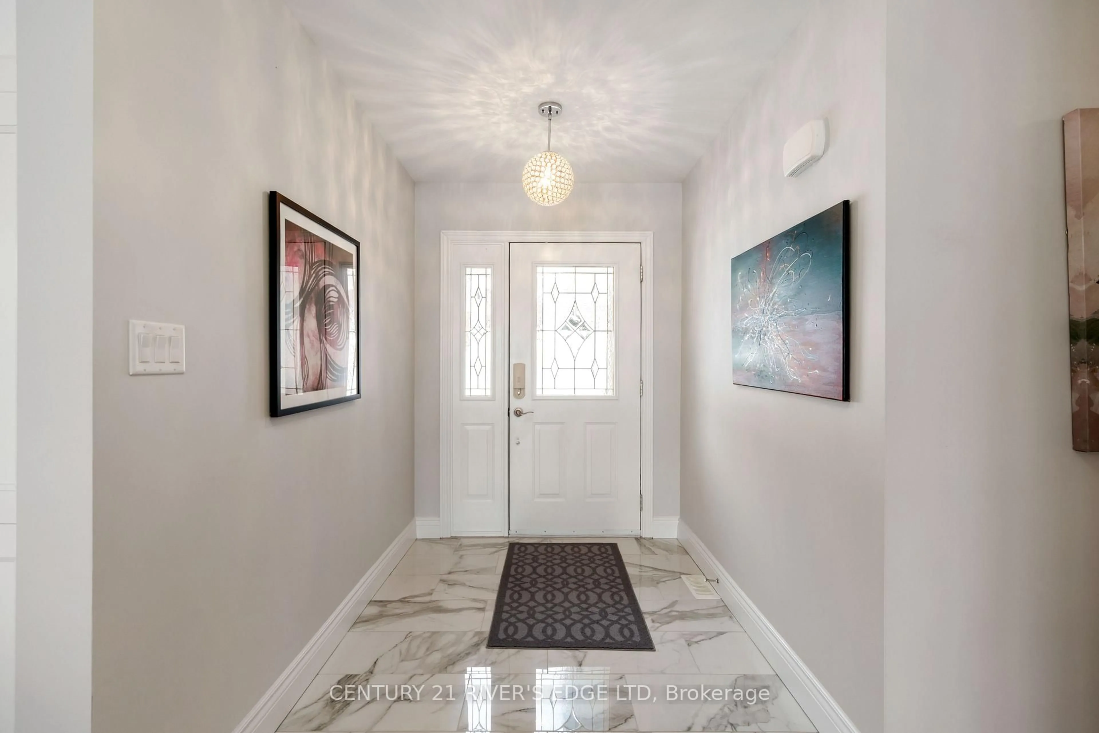 Indoor foyer for 17 Hardy Cres, Brockville Ontario K6V 3A2