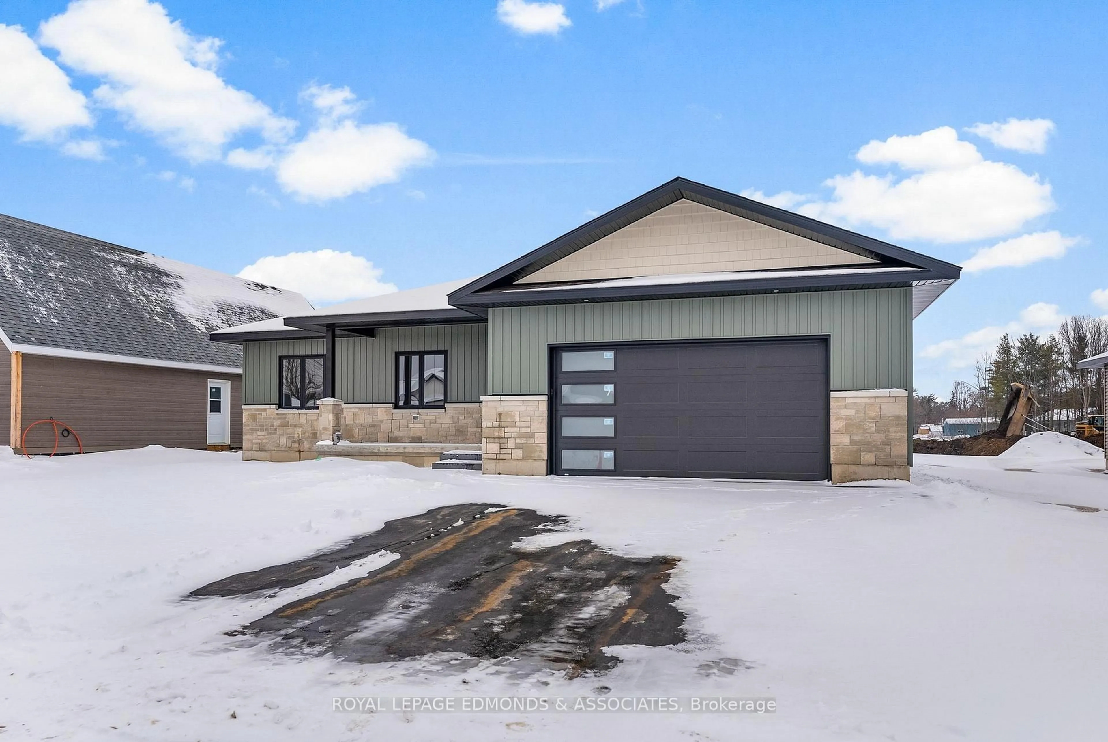 Unknown for 22 Bamagillia St, Cobden Ontario K0J 1K0