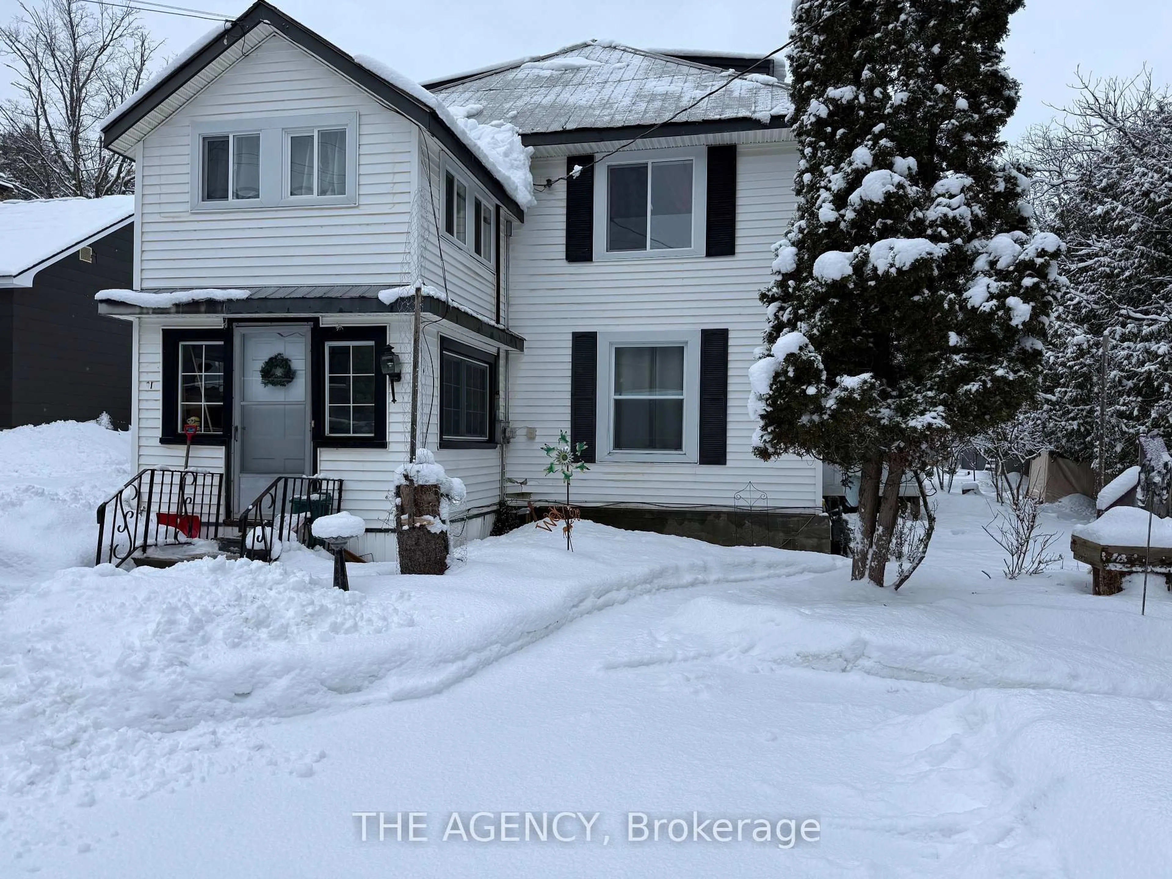 Unknown for 31 Brunel Rd, Huntsville Ontario P1H 1P4