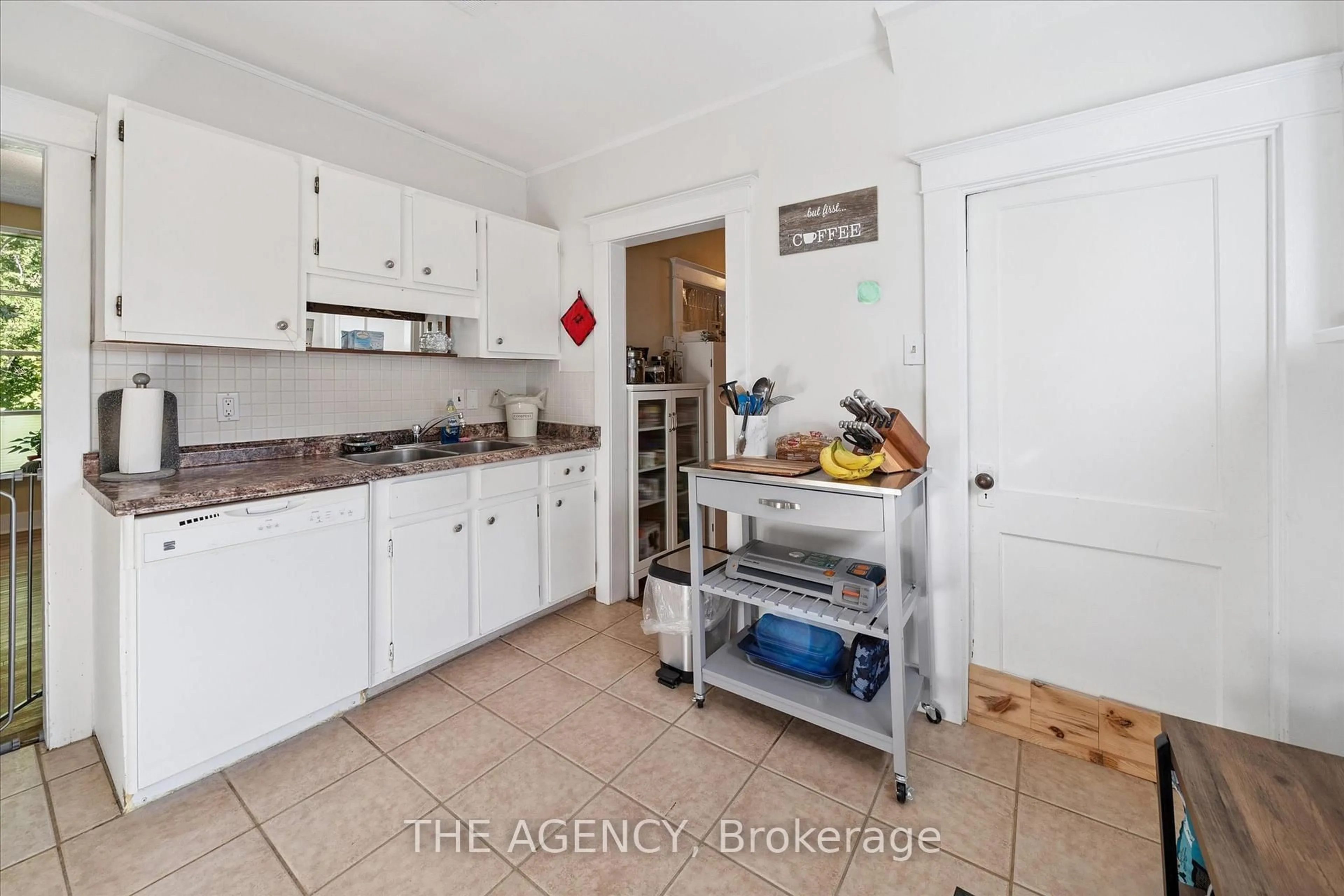 Unknown for 31 Brunel Rd, Huntsville Ontario P1H 1P4