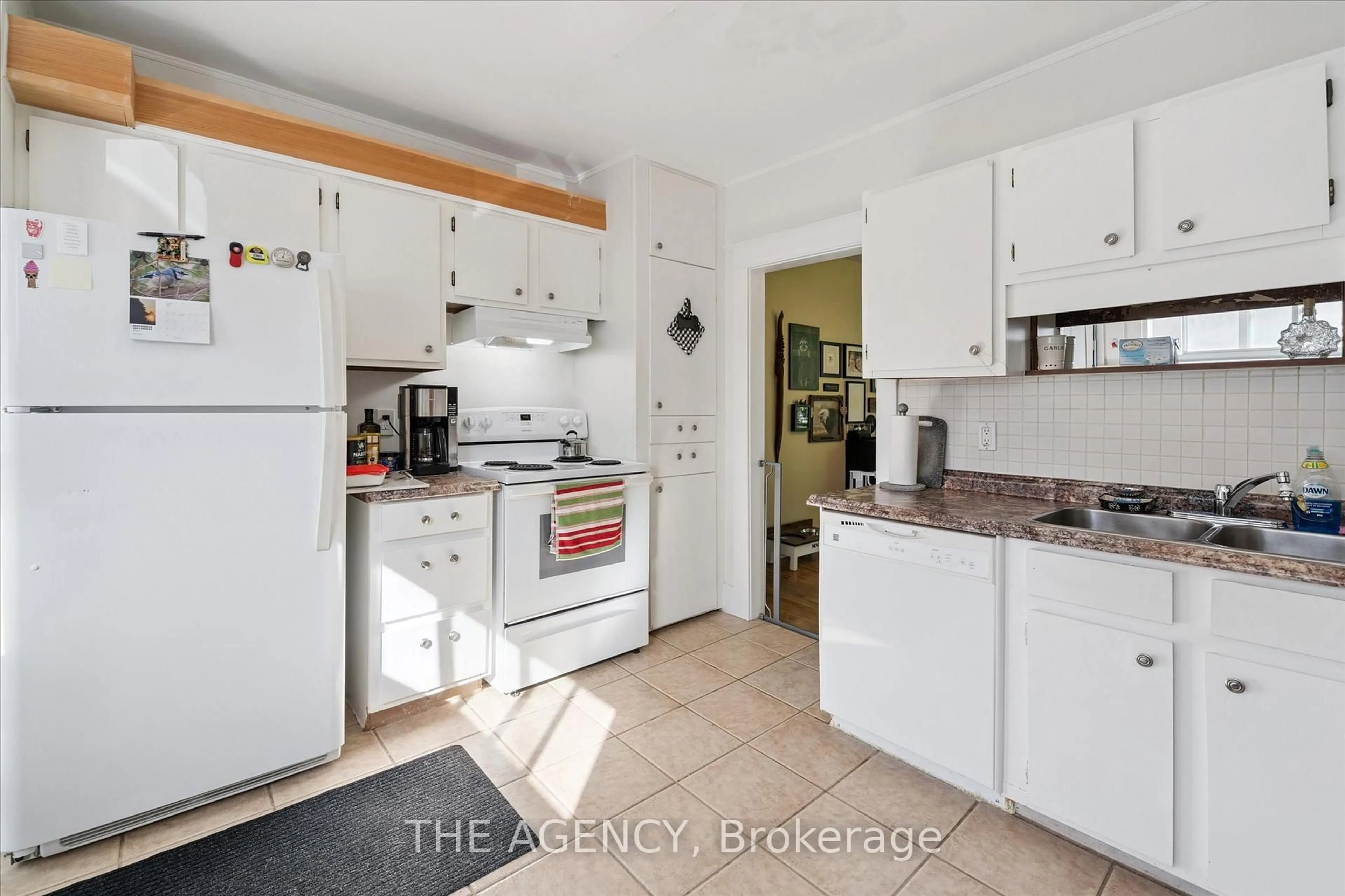 Standard kitchen, unknown for 31 Brunel Rd, Huntsville Ontario P1H 1P4