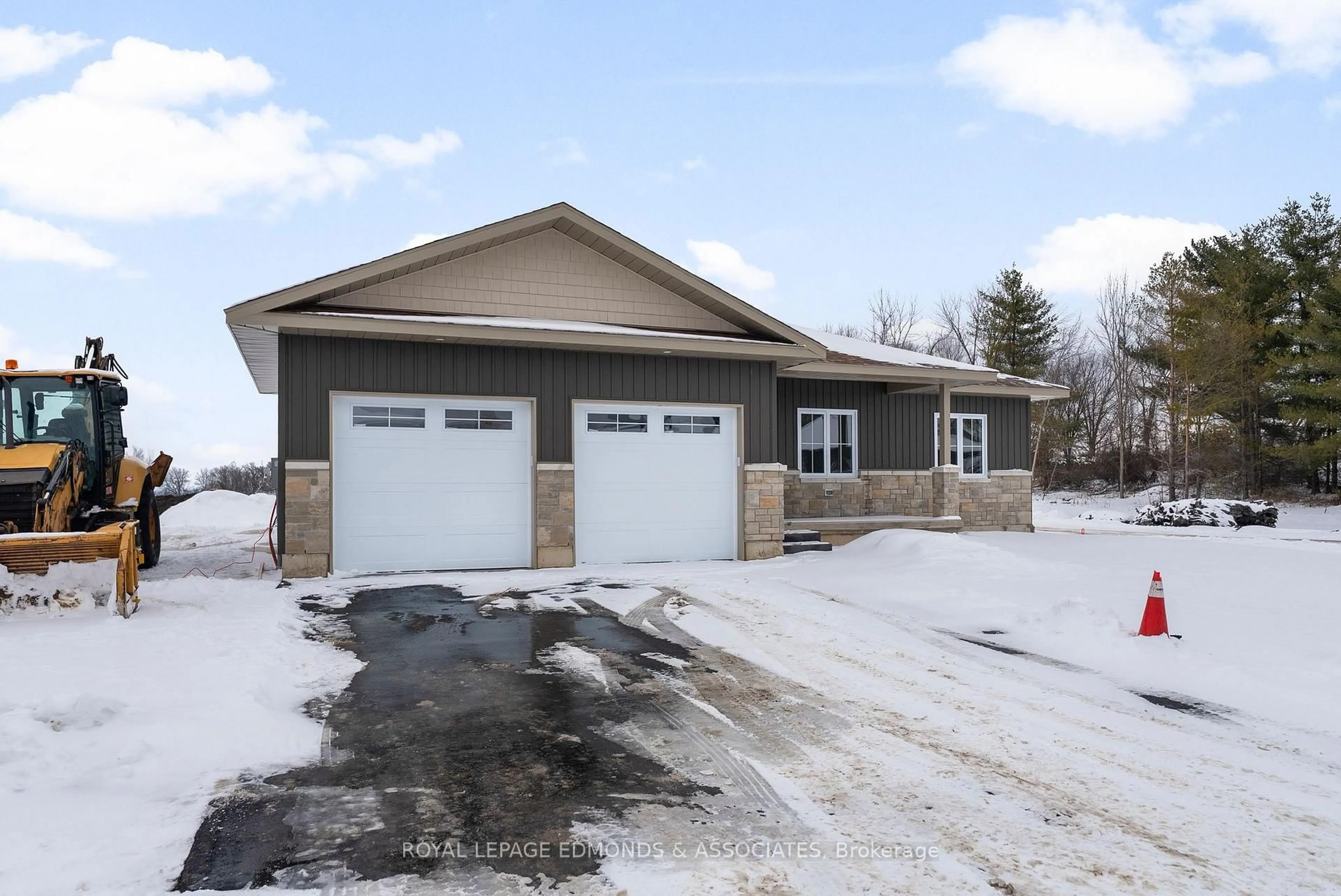 Unknown for 30 Bamagillia St, Cobden Ontario K0J 1K0