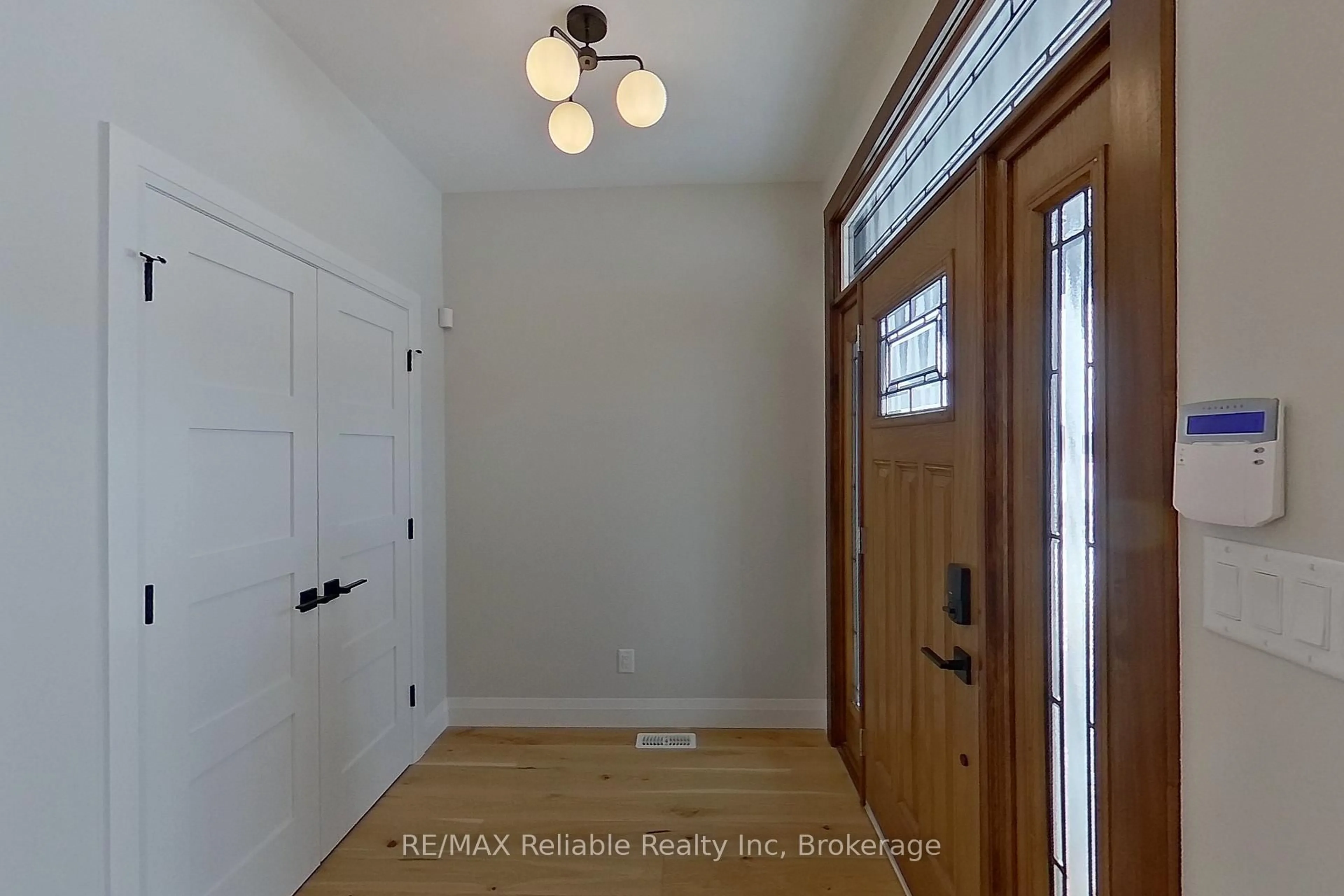 Indoor entryway for 73590 Irene Cres, Bluewater Ontario N0M 2T0