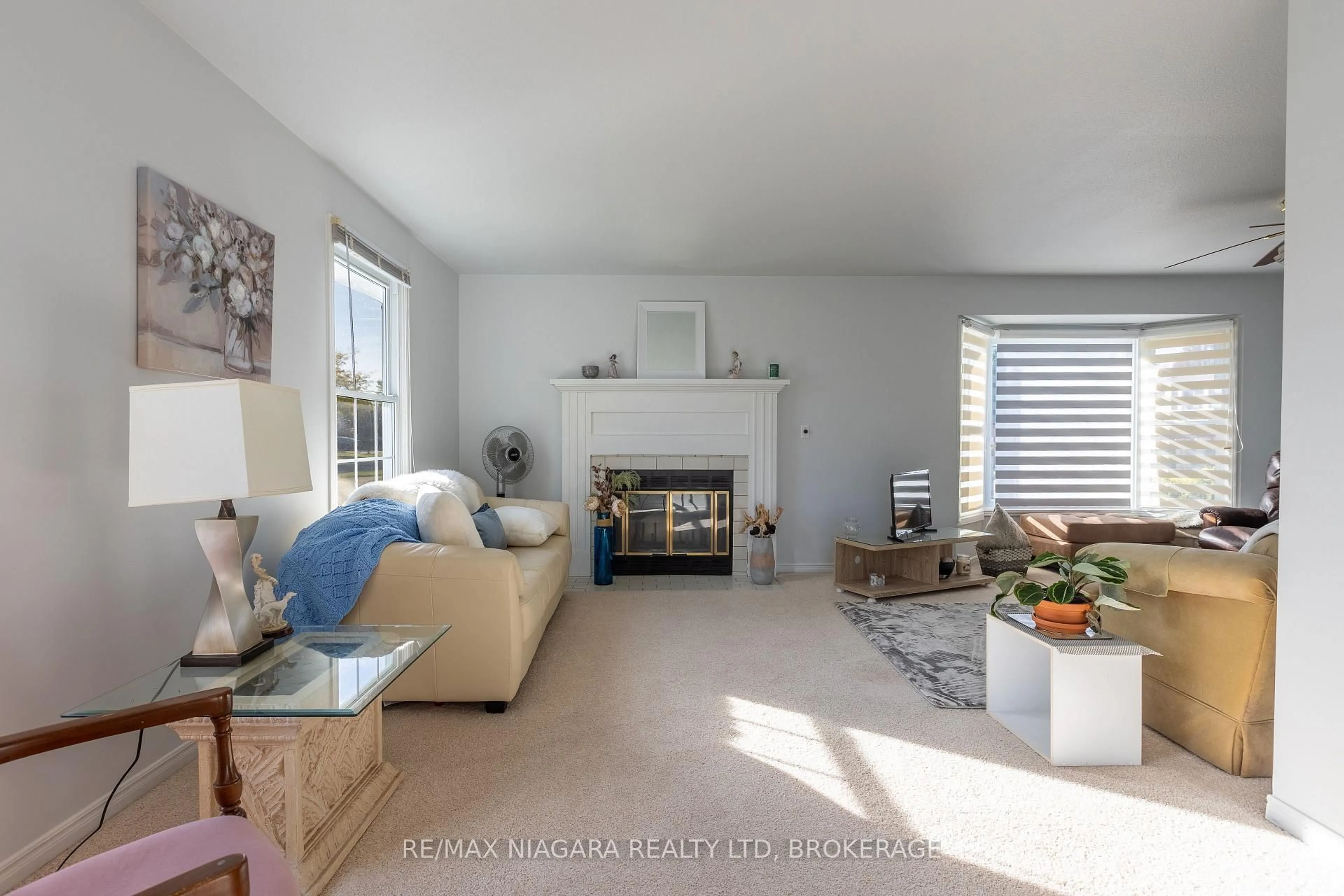 Living room with furniture, unknown for 161 Green Pointe Dr, Welland Ontario L3C 6Y7