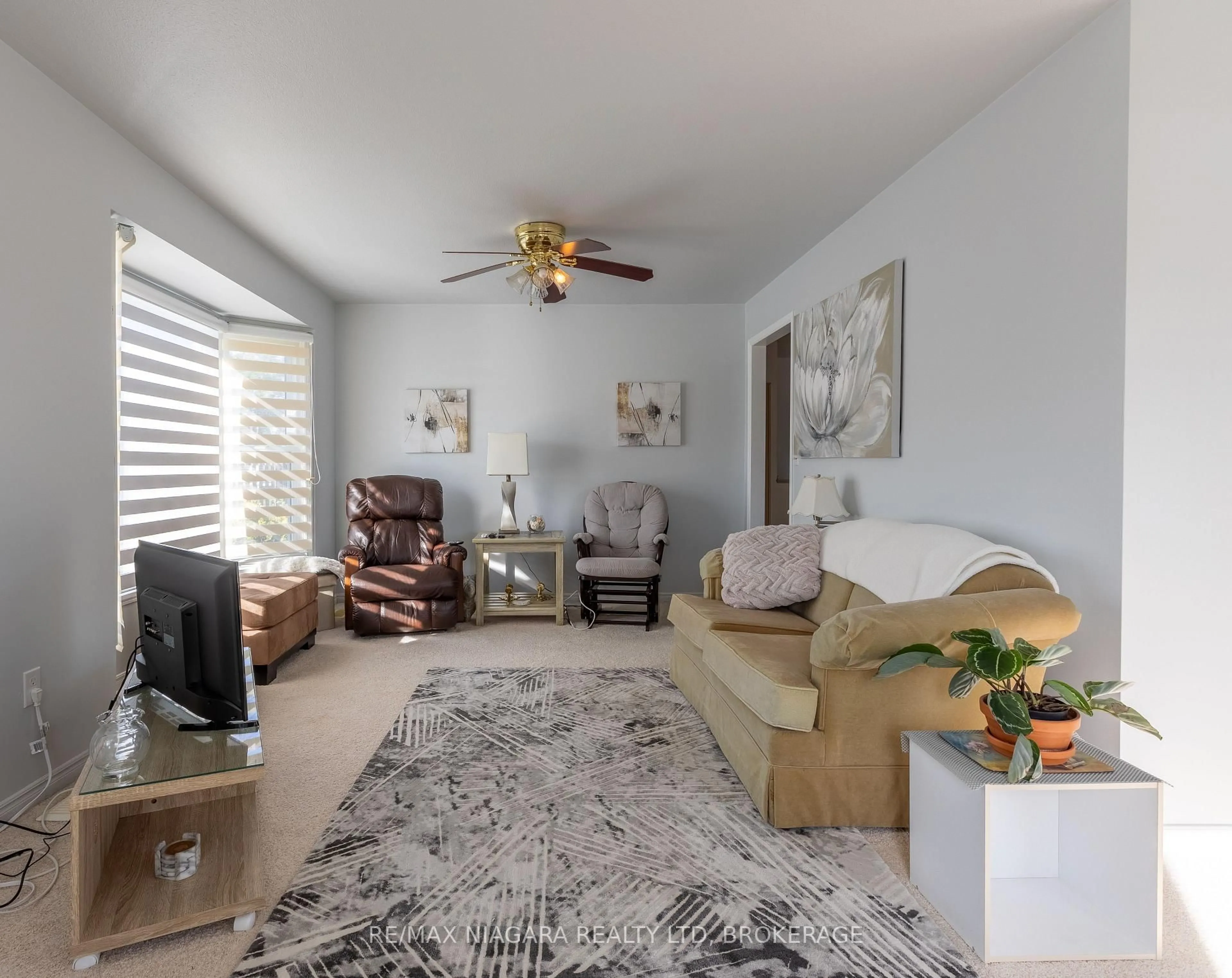 Living room with furniture, unknown for 161 Green Pointe Dr, Welland Ontario L3C 6Y7