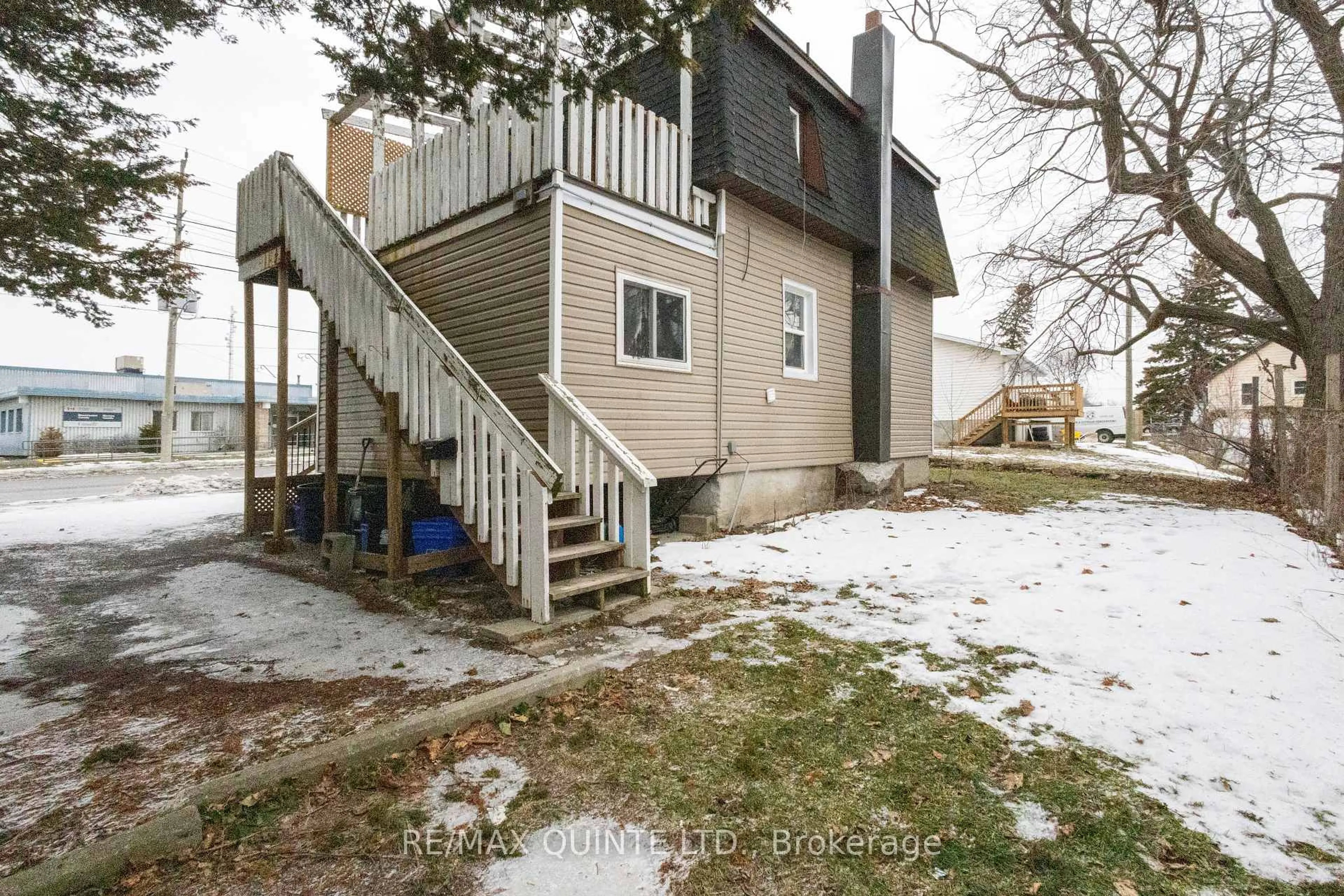 Unknown for 325 Sidney St, Belleville Ontario K8P 3Z5