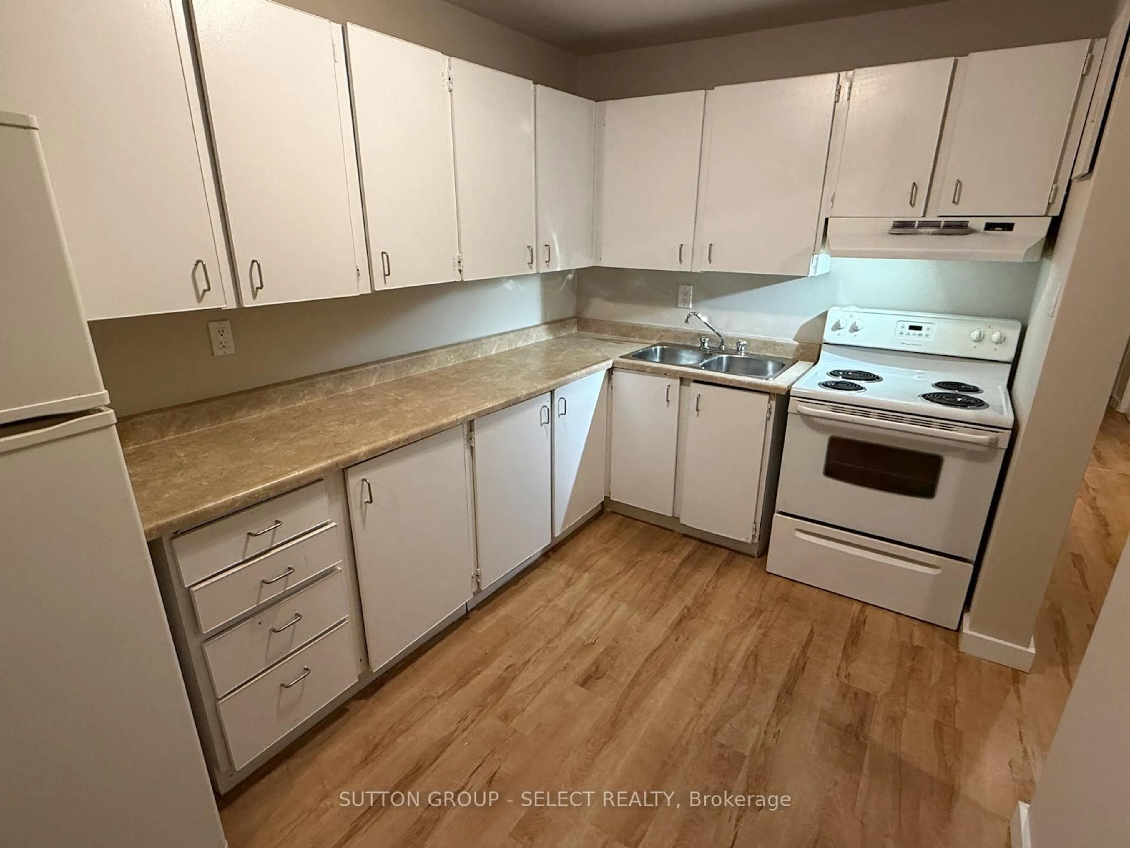 Standard kitchen, unknown for 573 Mornington Ave #402, London East Ontario N5Y 4T9