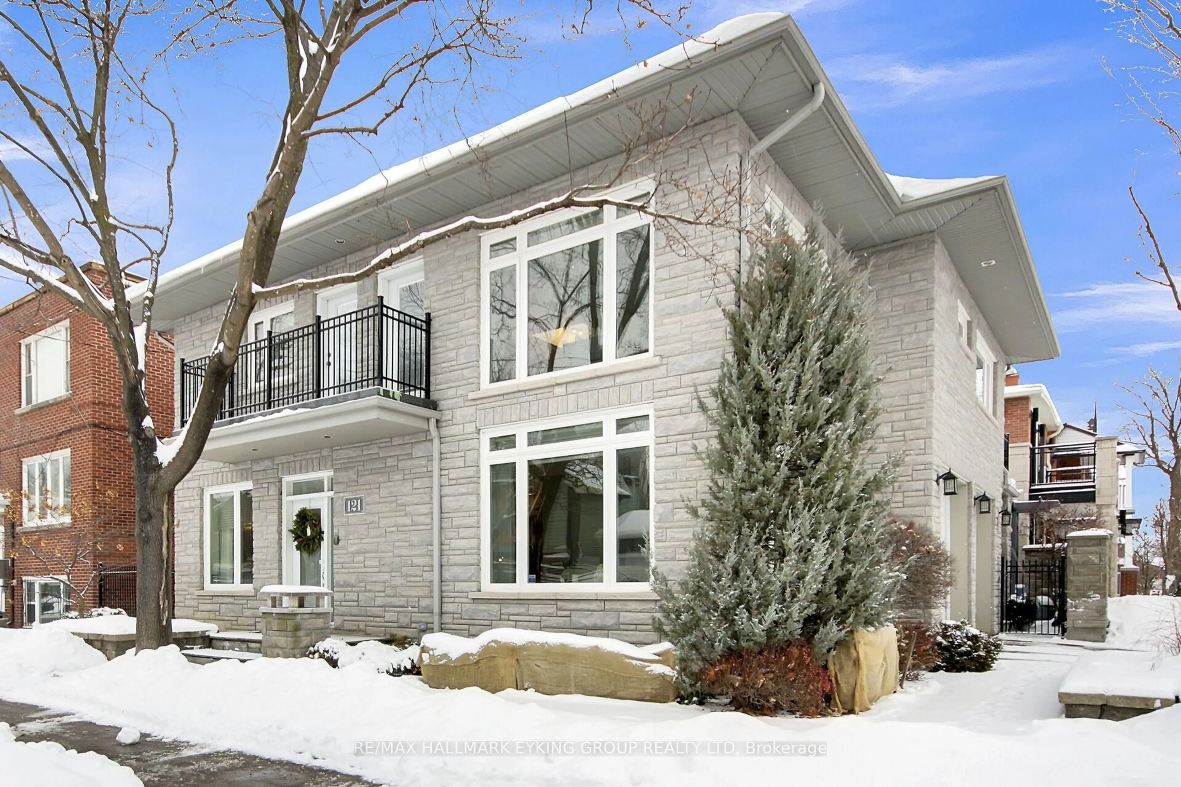 Unknown for 121 Macdonald St, Ottawa Ontario K2P 1H7