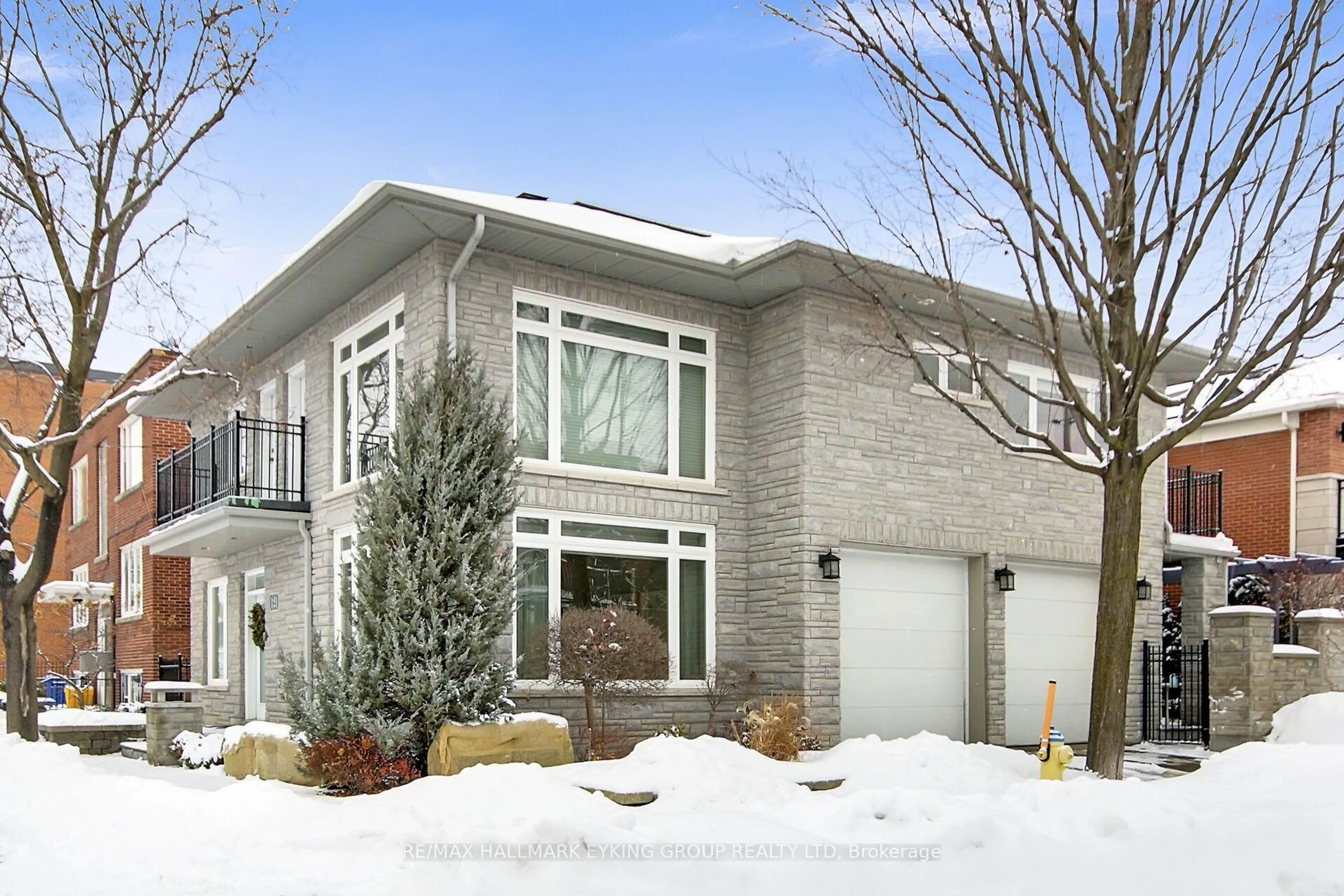 Home with brick exterior material, street for 121 Macdonald St, Ottawa Ontario K2P 1H7