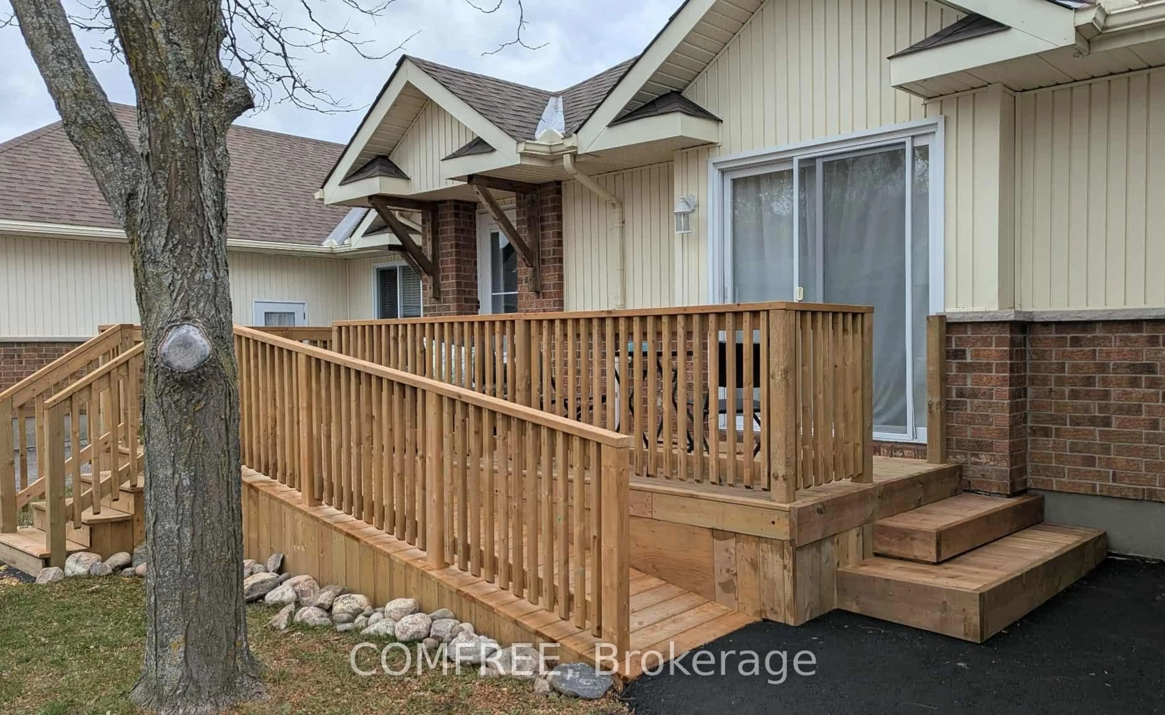 Patio, street for 410 Grassendale Private, Richmond Ontario K0A 2Z0