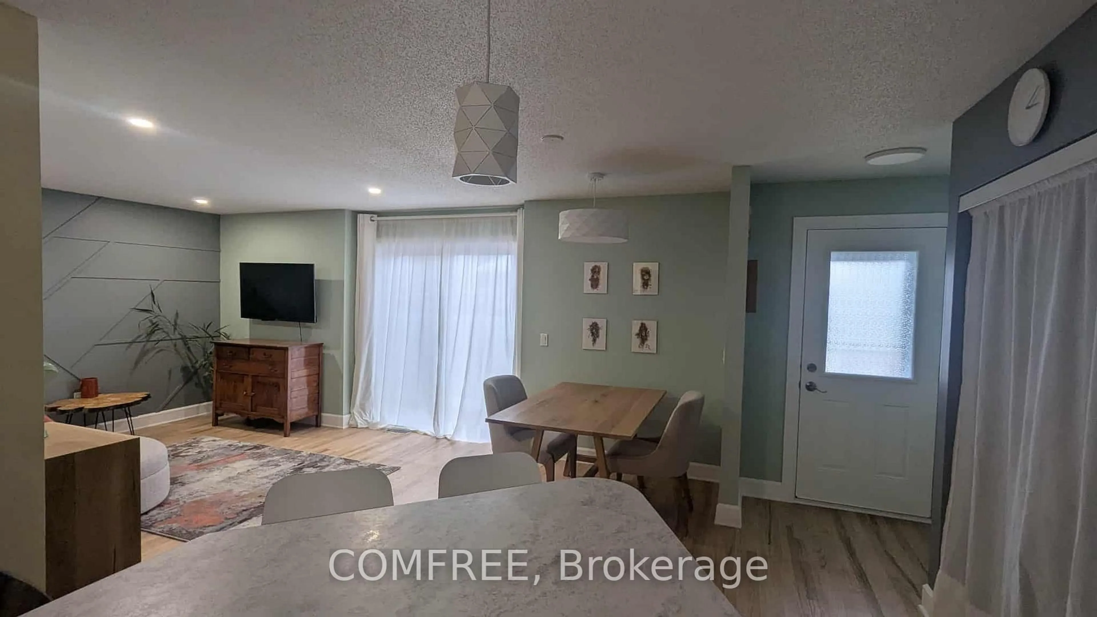 A pic of a room for 410 Grassendale Private, Richmond Ontario K0A 2Z0