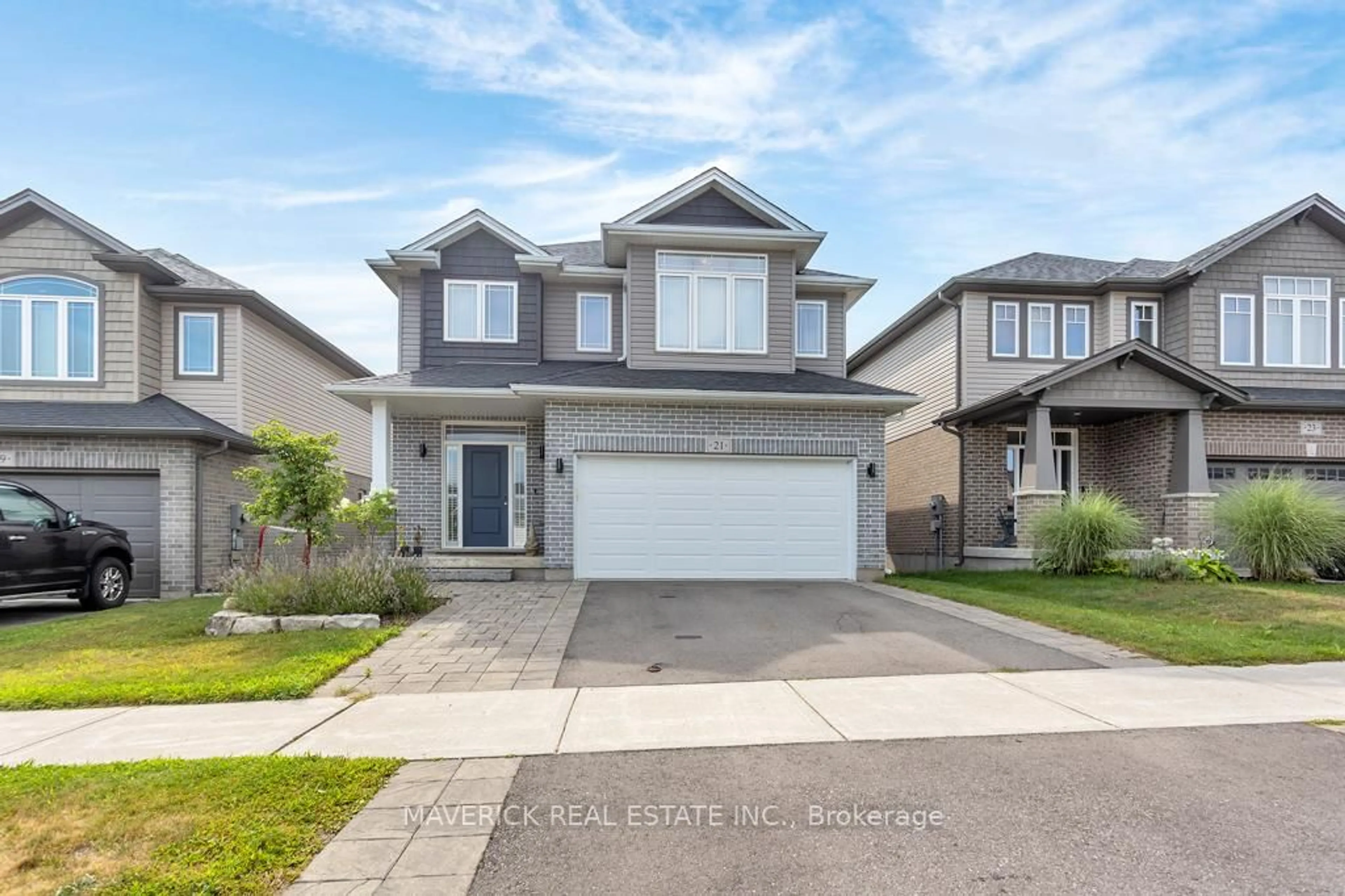 Home with vinyl exterior material, street for 21 CHAMBERLAIN Ave, Ingersoll Ontario N5C 0C6