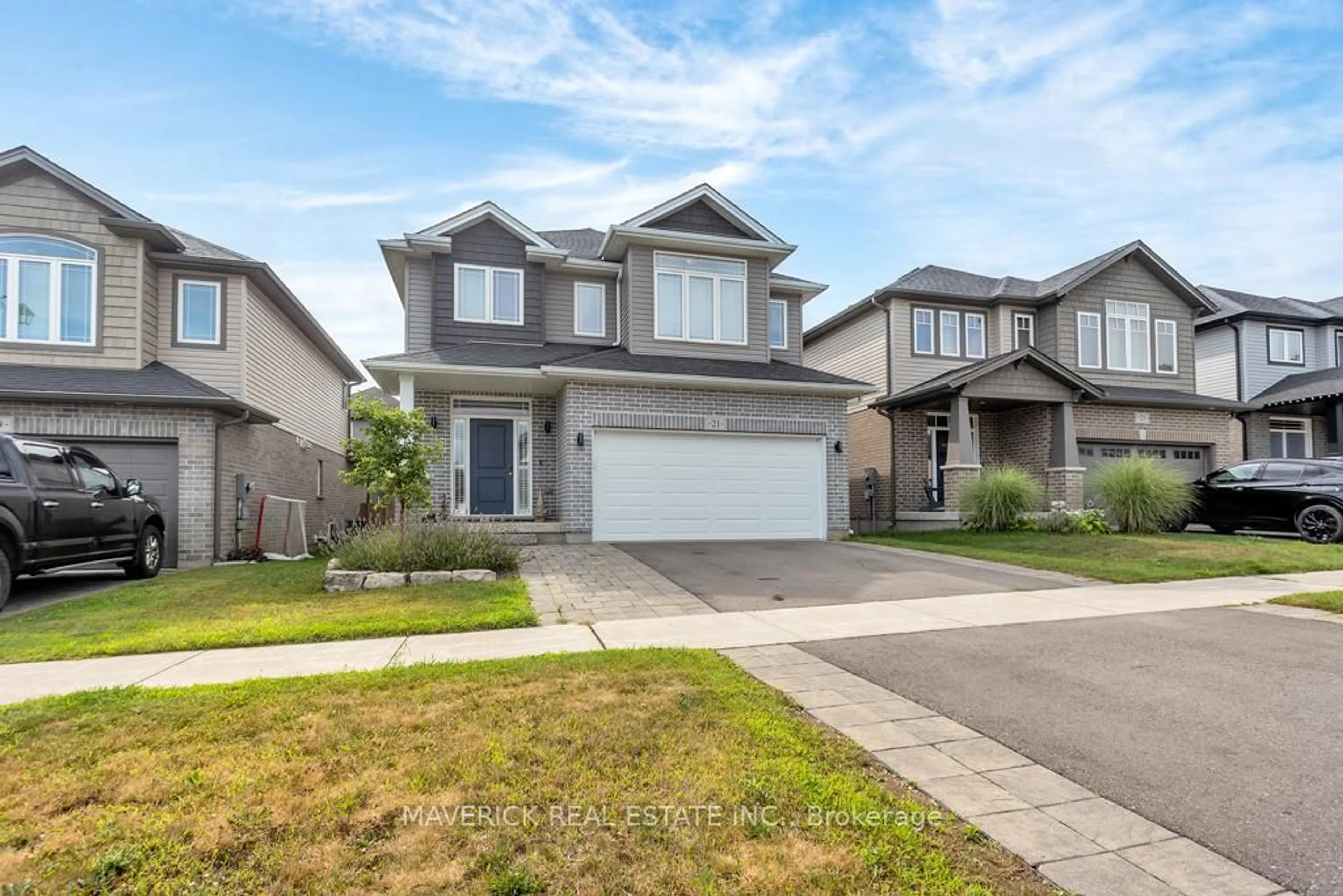 Home with vinyl exterior material, street for 21 CHAMBERLAIN Ave, Ingersoll Ontario N5C 0C6