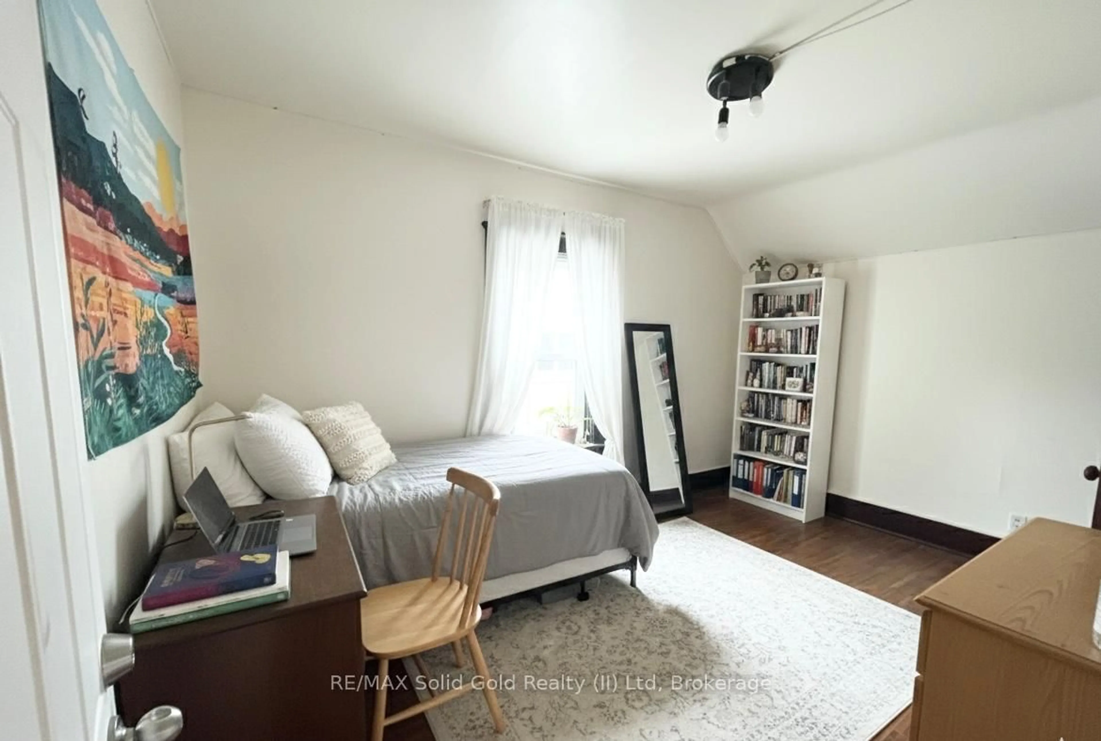 A pic of a room for 179 Regina St, Waterloo Ontario N2J 3B4